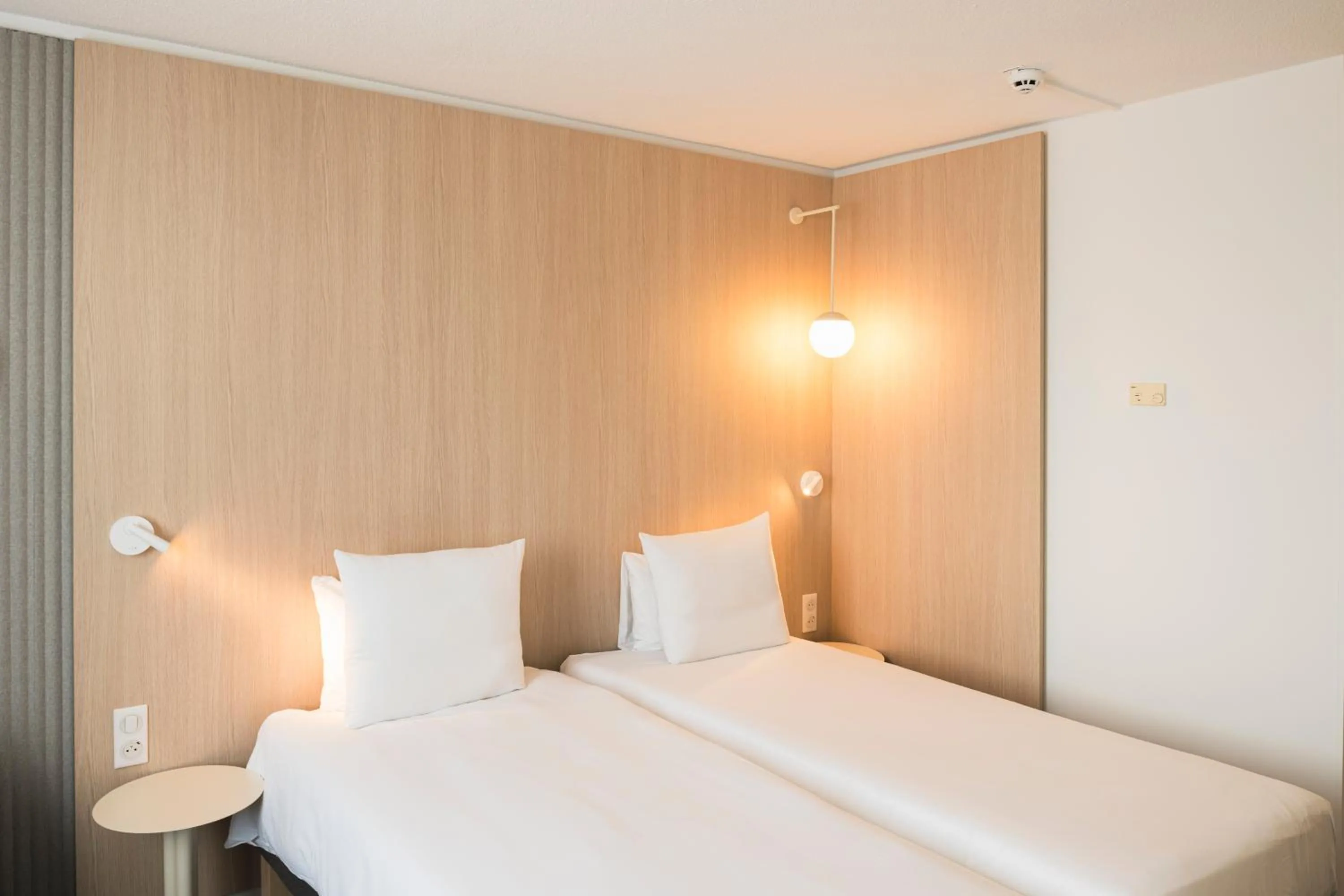 Bedroom, Bed in Novotel Bordeaux Lac