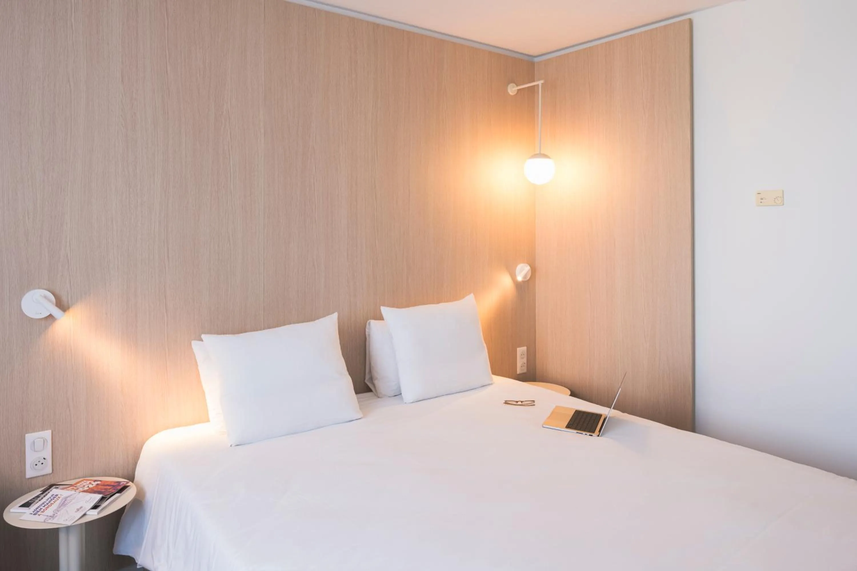 Bedroom, Bed in Novotel Bordeaux Lac