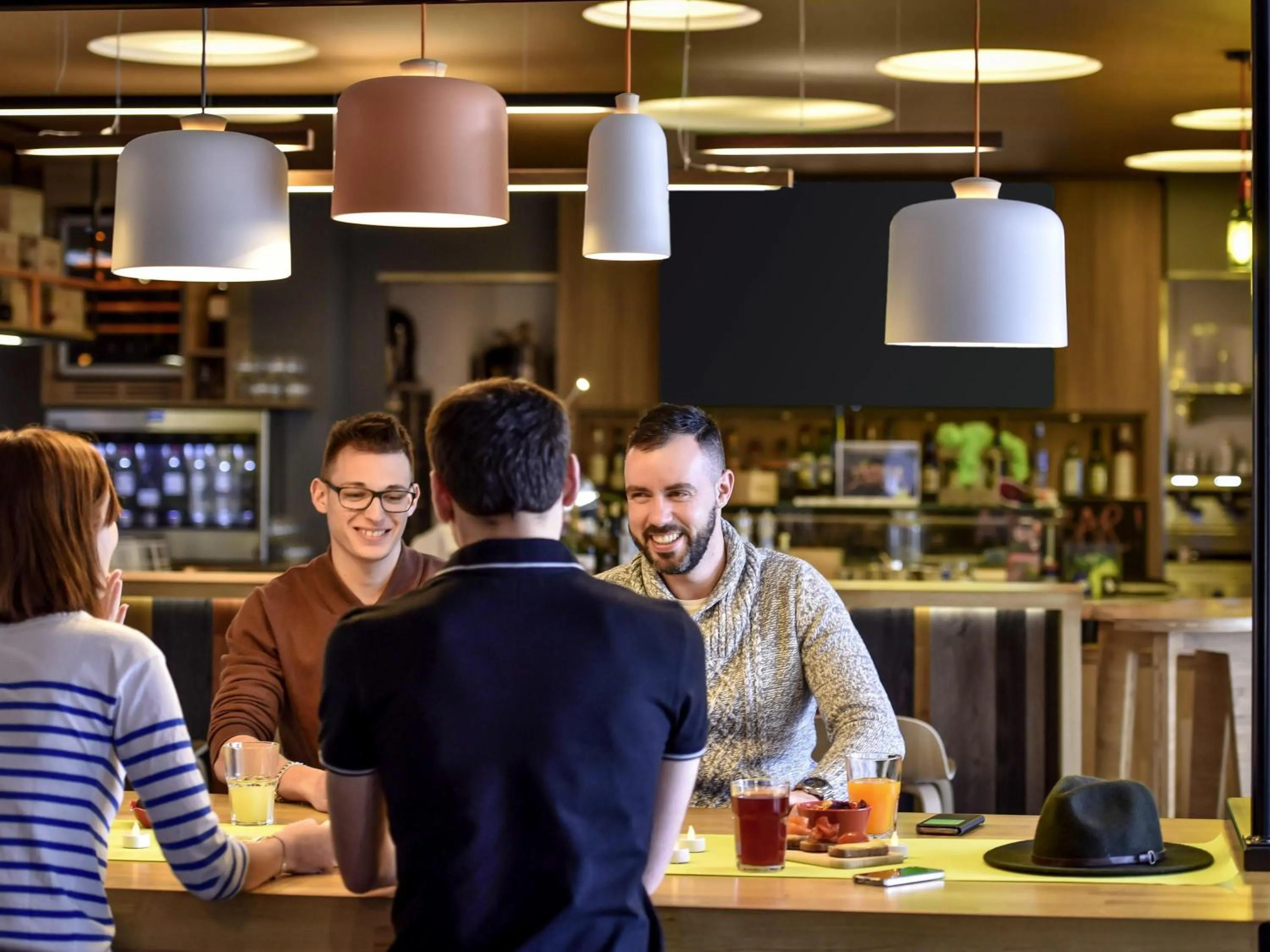 Lounge or bar in Novotel Bordeaux Lac