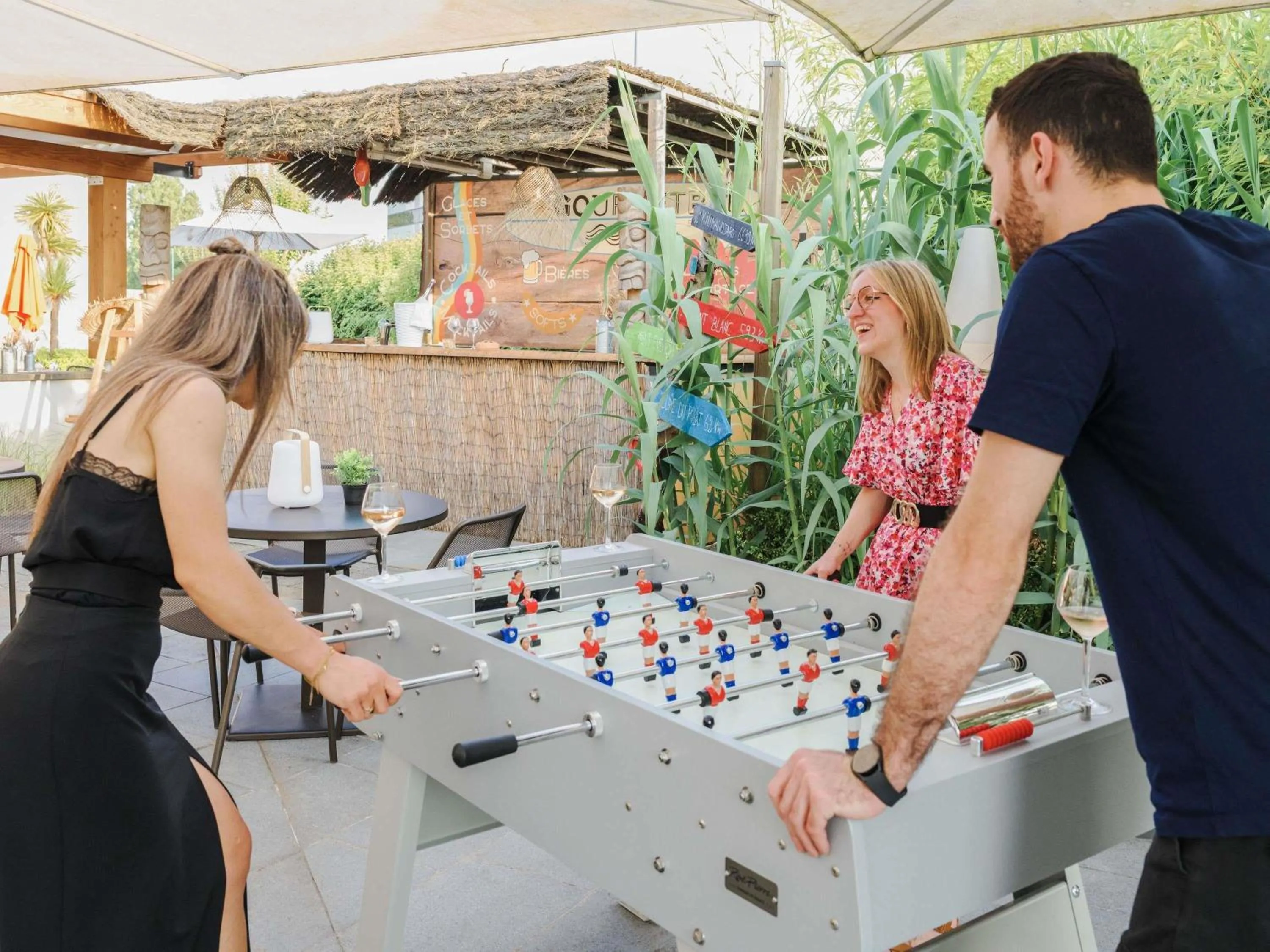 Lounge or bar in Novotel Bordeaux Lac