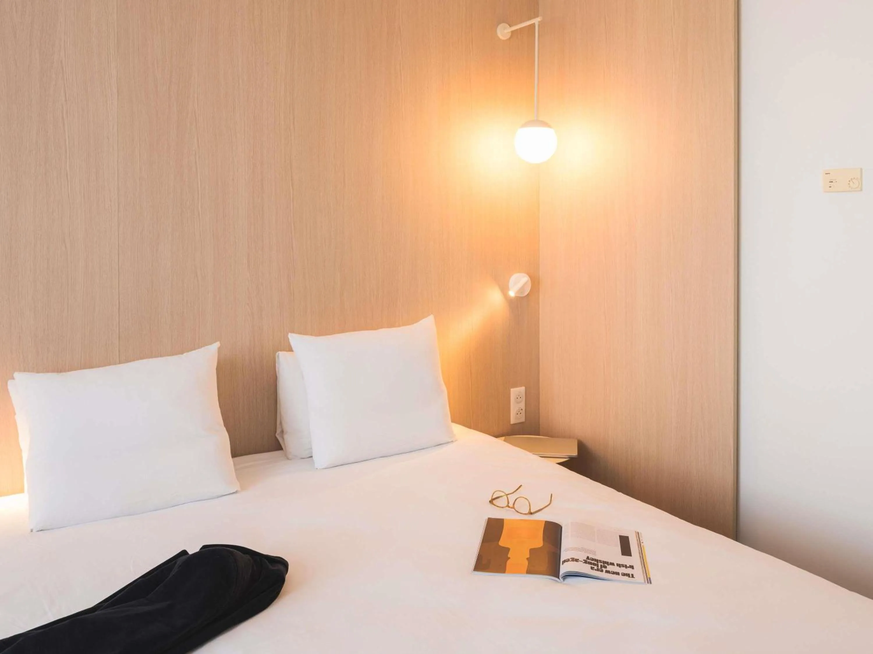 Bedroom, Bed in Novotel Bordeaux Lac