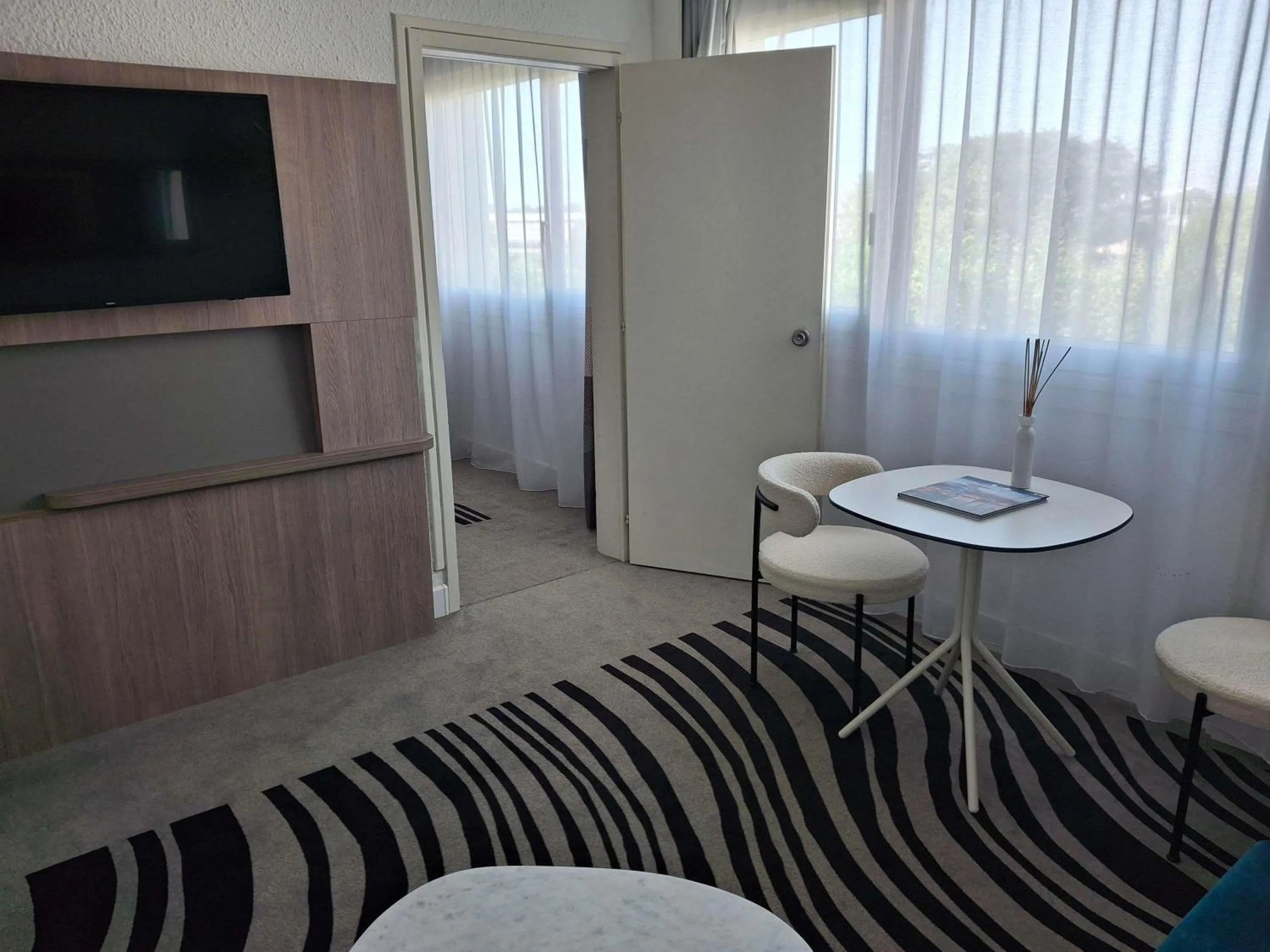 Bedroom in Novotel Bordeaux Lac