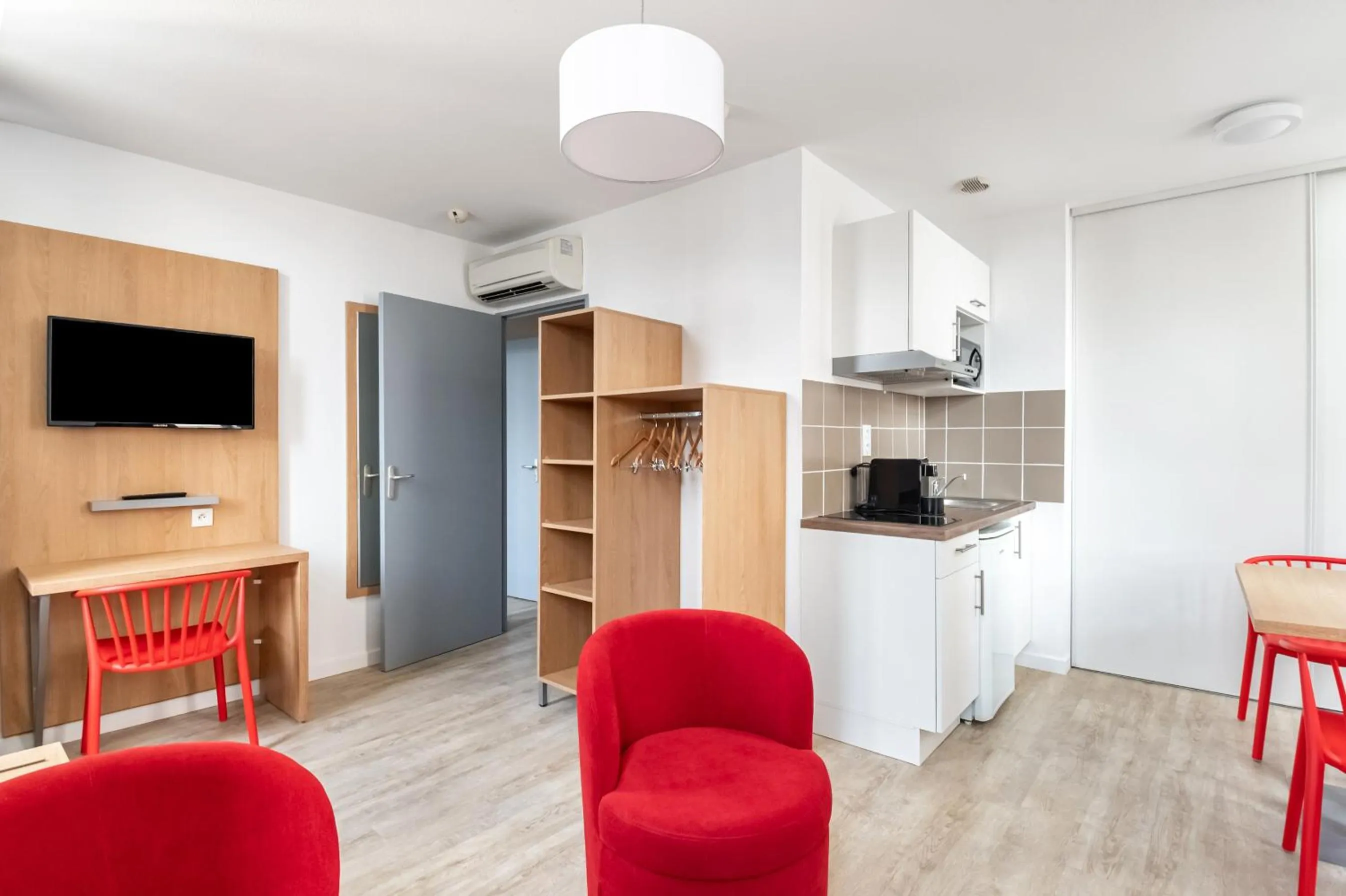 Kitchen or kitchenette in Residhotel Le Central'Gare