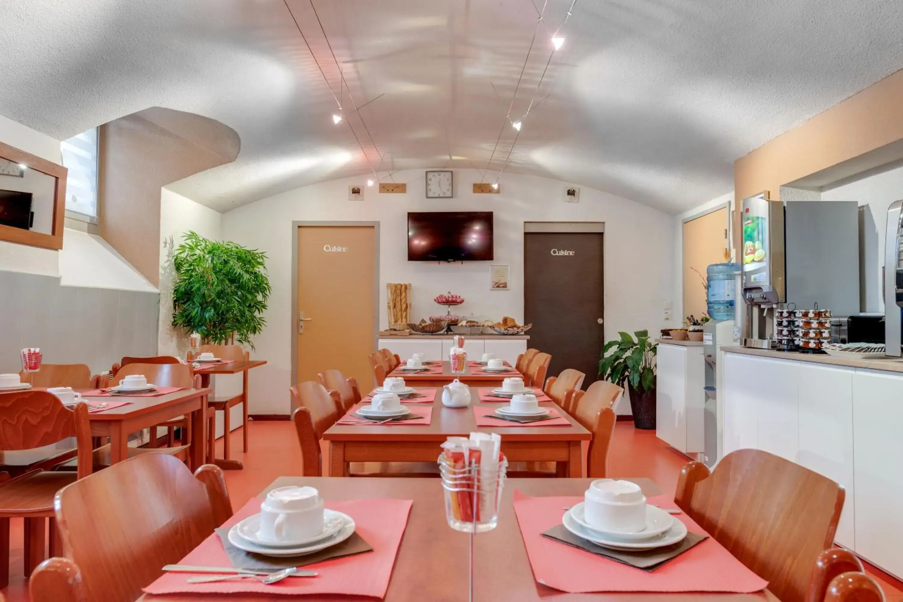 Restaurant/places to eat in Residhotel Le Central'Gare Restaurant/places to eat in Residhotel Le Central'Gare