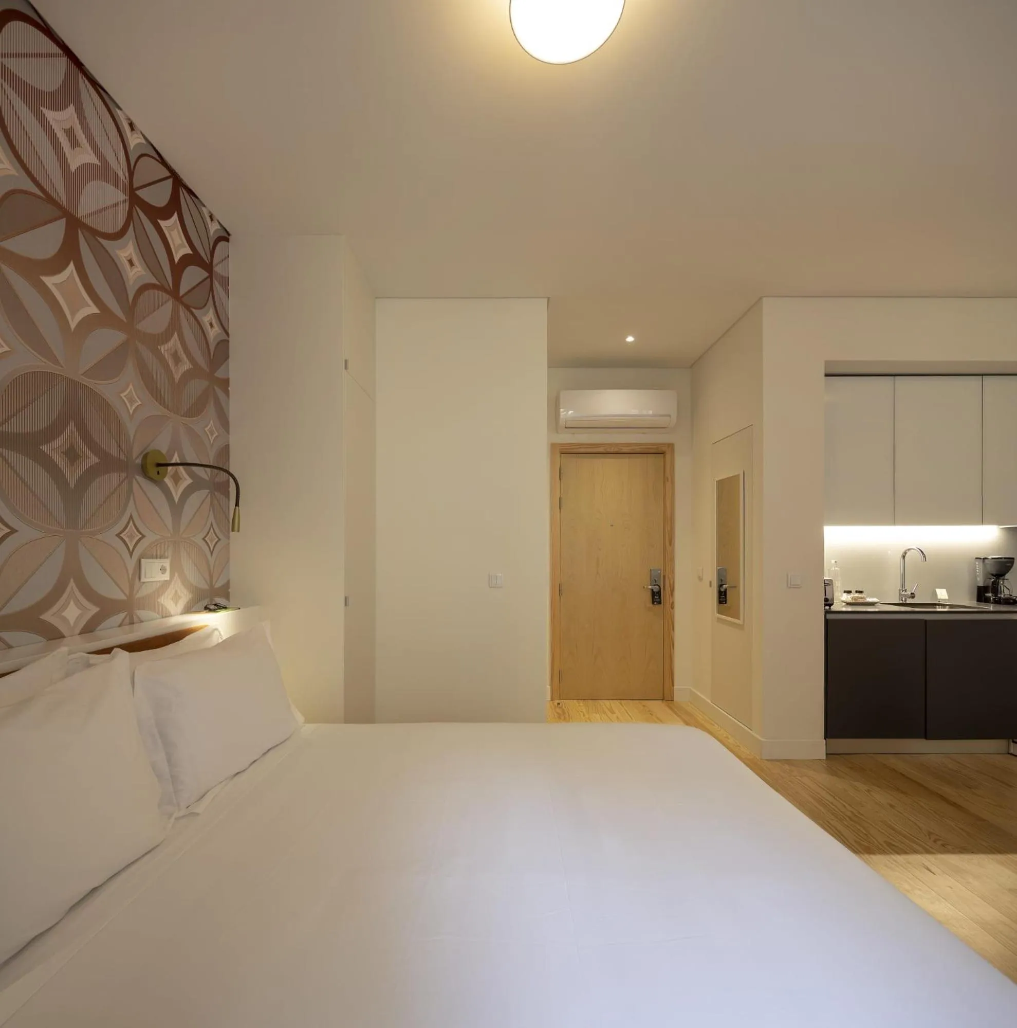 Bedroom, Bed in Lisbon Serviced Apartments - Santos