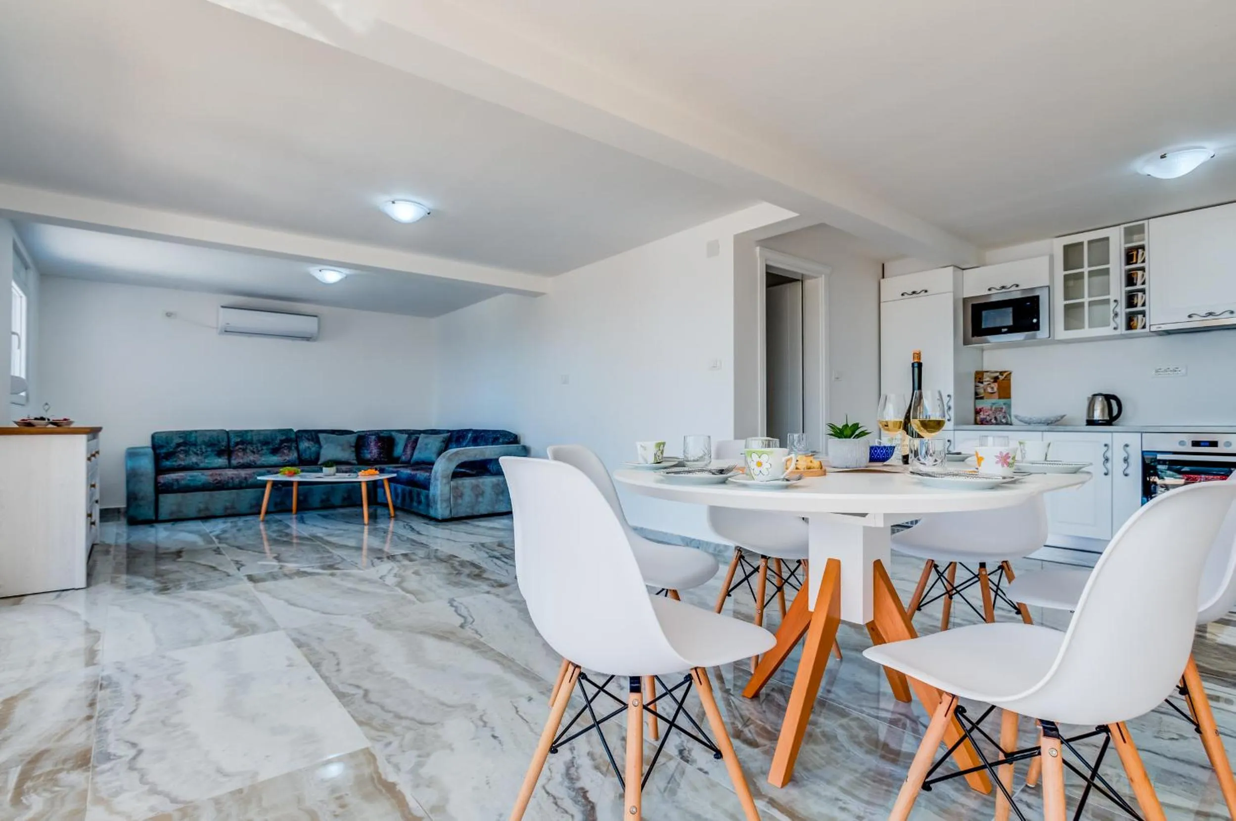 Dining area in Dolaca Villas