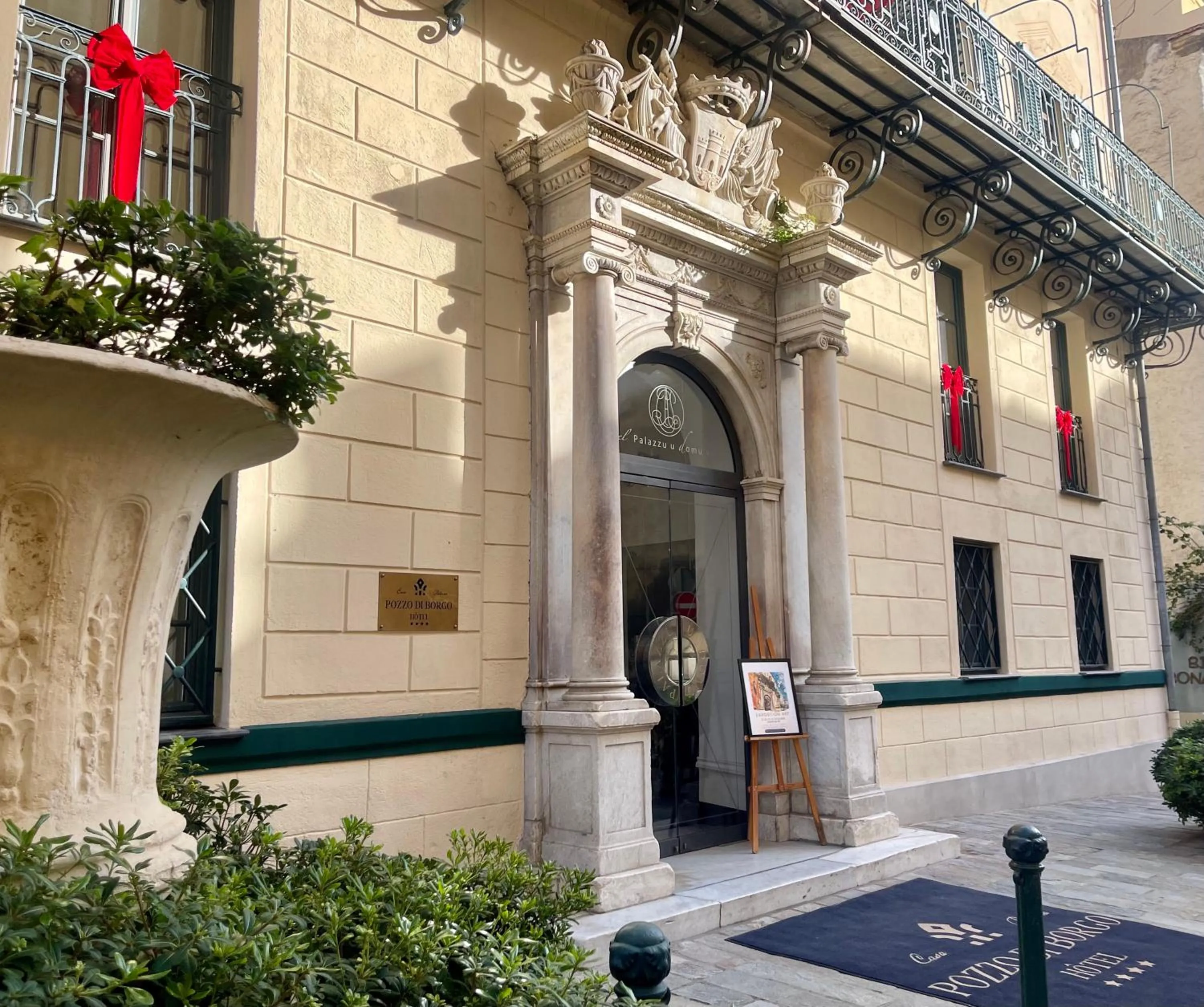 Property building in Hotel POZZO DI BORGO