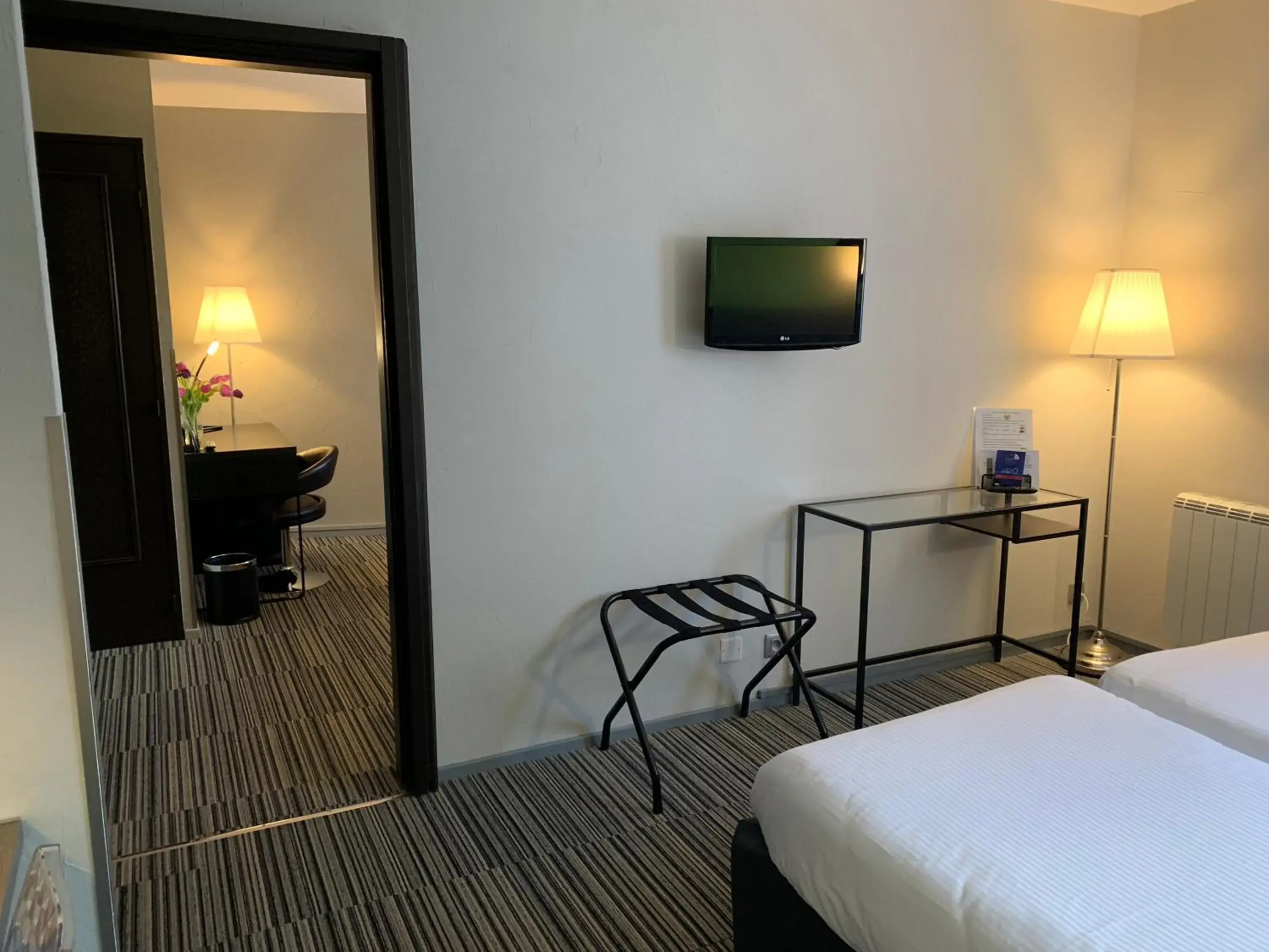 Bed in Hôtel Bagatelle Bed in Hôtel Bagatelle