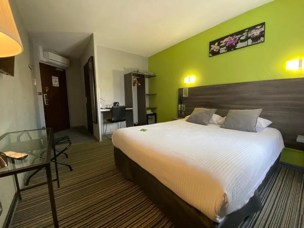 Bed in Hôtel Bagatelle