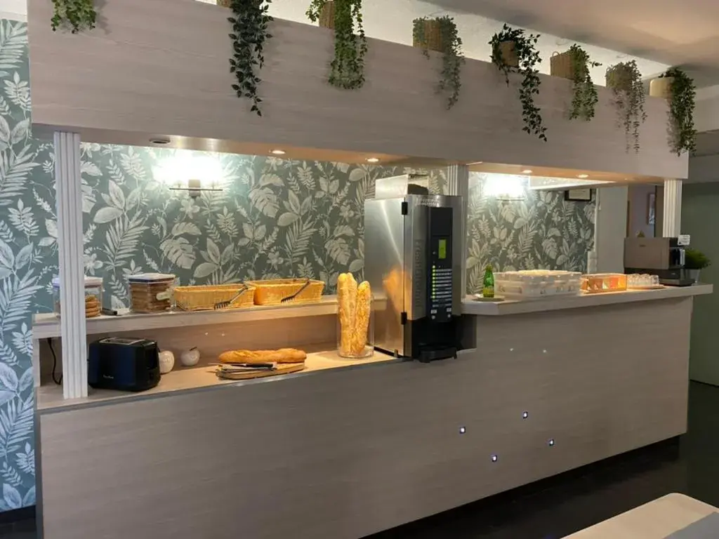 Buffet breakfast in Hôtel Bagatelle Buffet breakfast in Hôtel Bagatelle