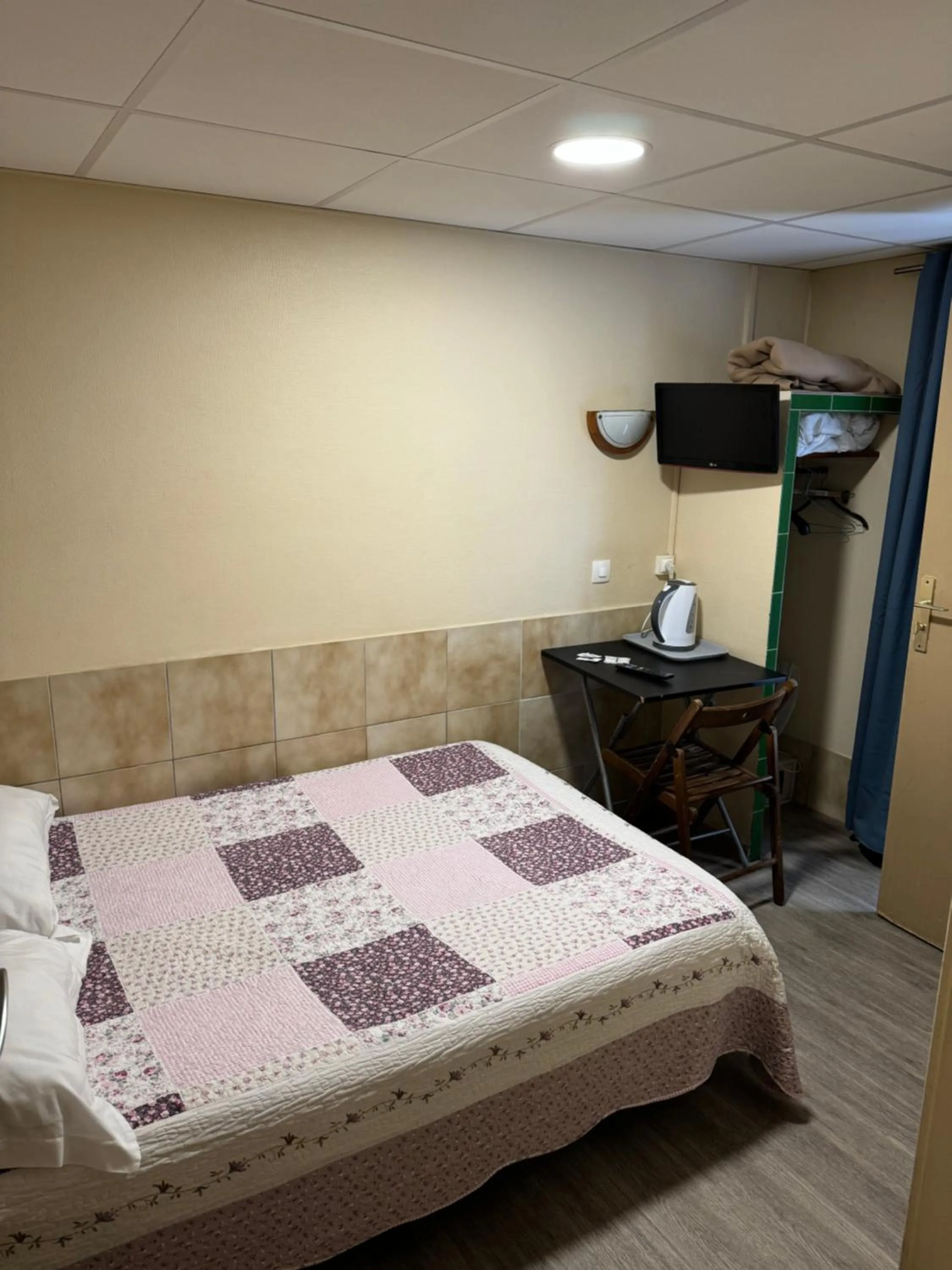 Bed in Hôtel Jarry Confort