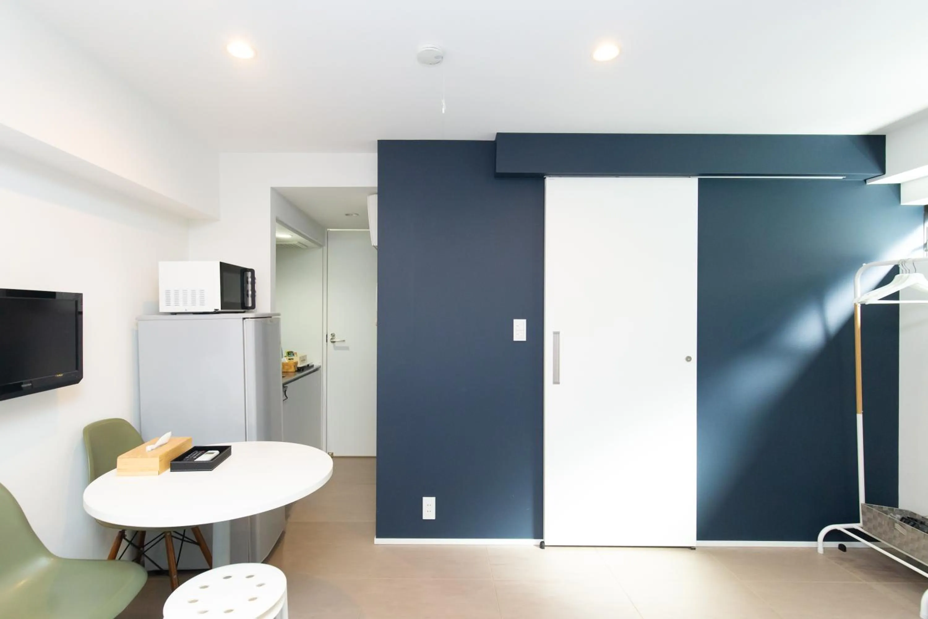 Photo of the whole room in Cross Bridge Ikebukuro