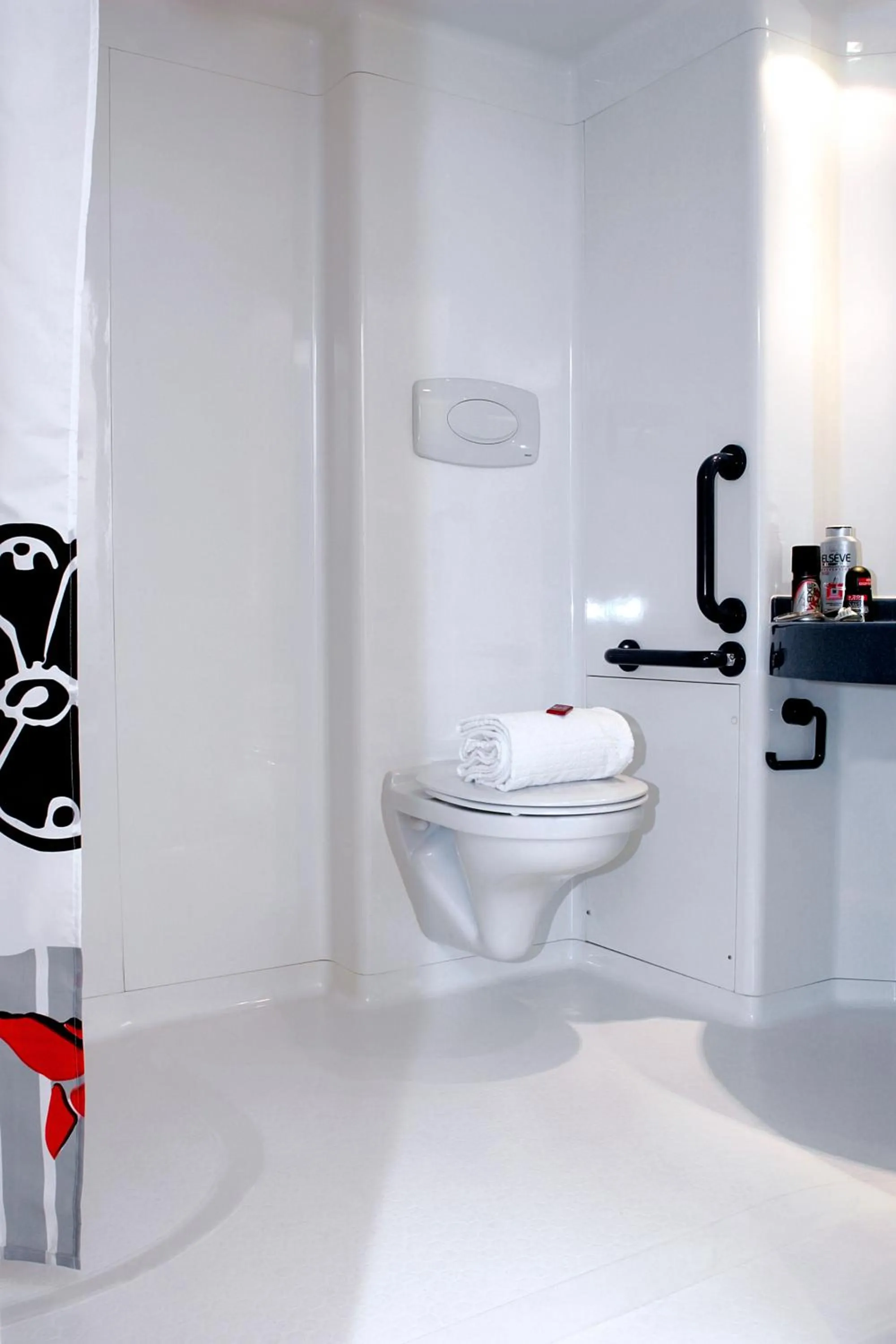 Bathroom in Fasthotel Lens Noyelles Godault