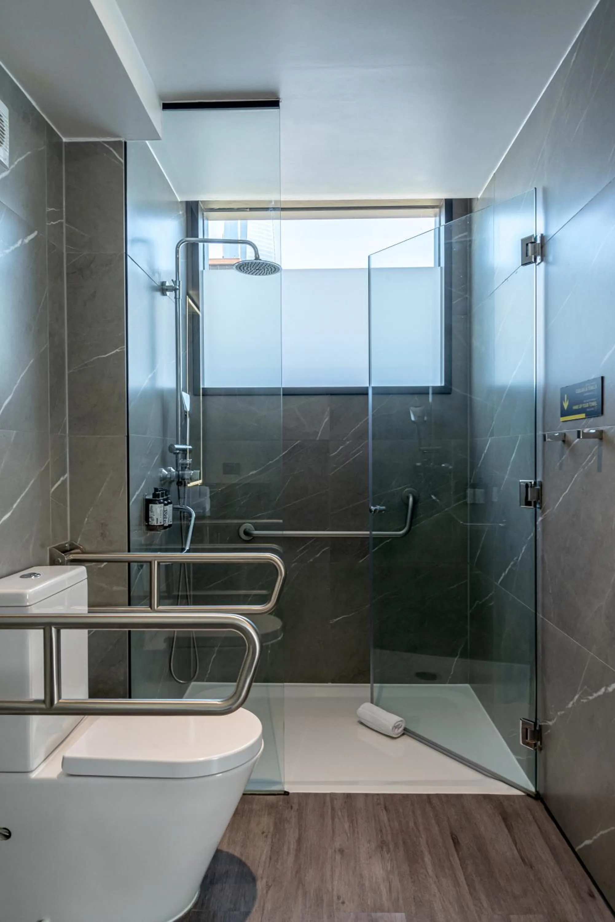 Bathroom in Ola Santiago Providencia, Tapestry Collection by Hilton