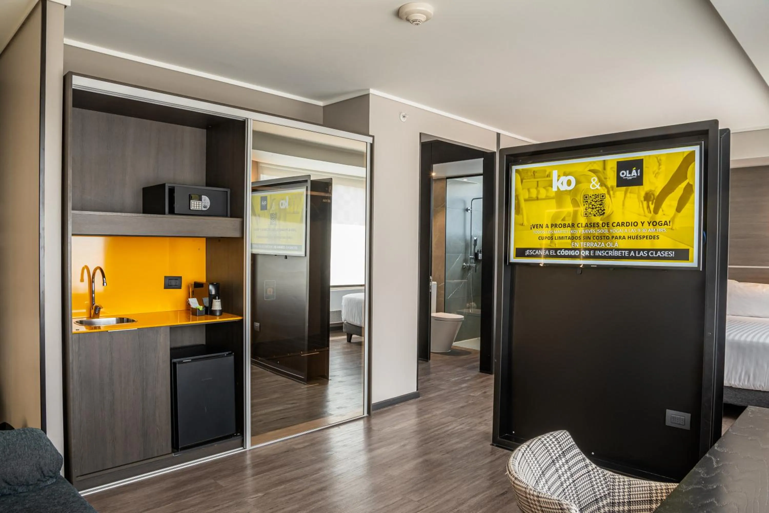 TV and multimedia, Bed in Ola Santiago Providencia, Tapestry Collection by Hilton