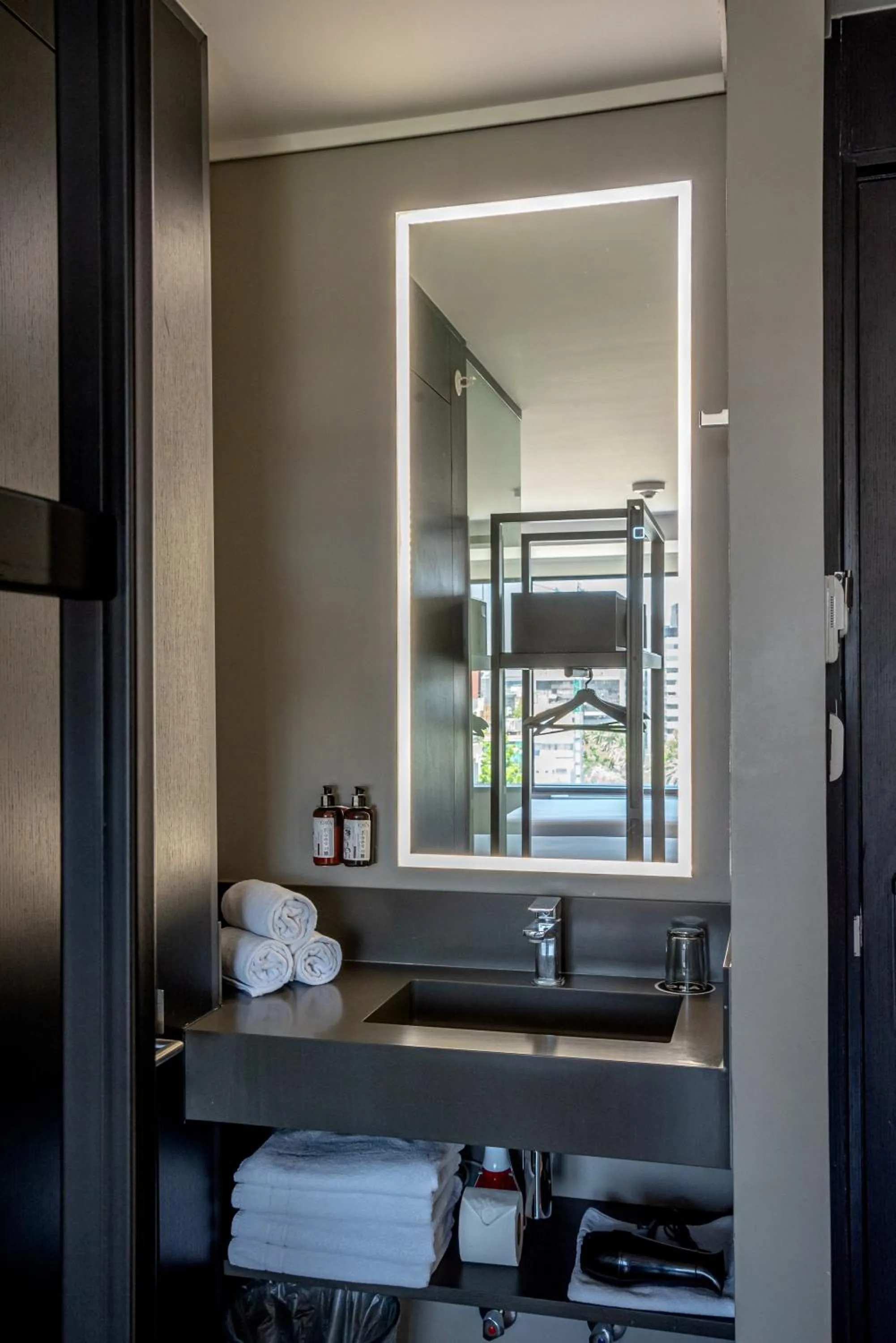 Bathroom in Ola Santiago Providencia, Tapestry Collection by Hilton