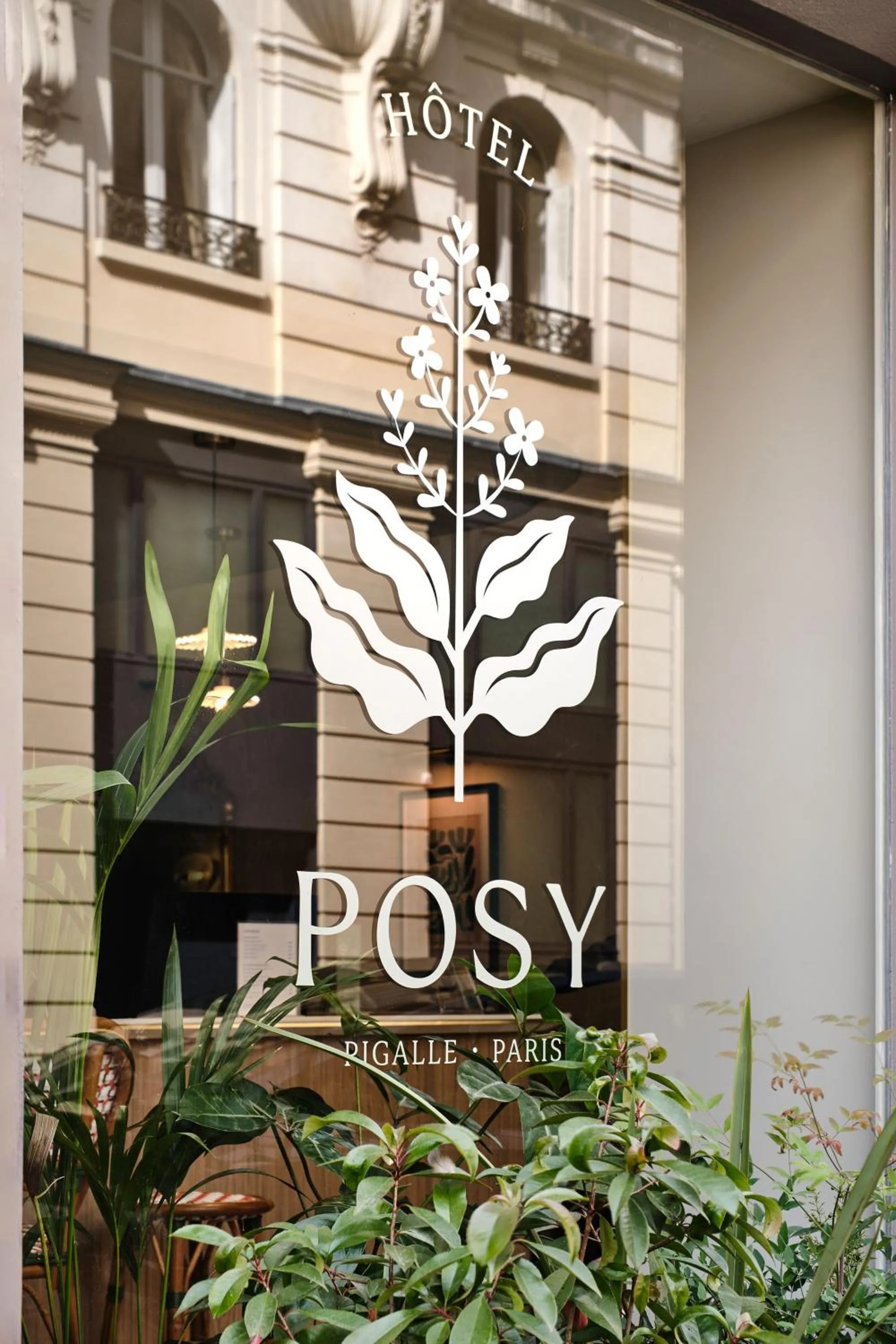 Facade/entrance in Posy Hotel by Happyculture