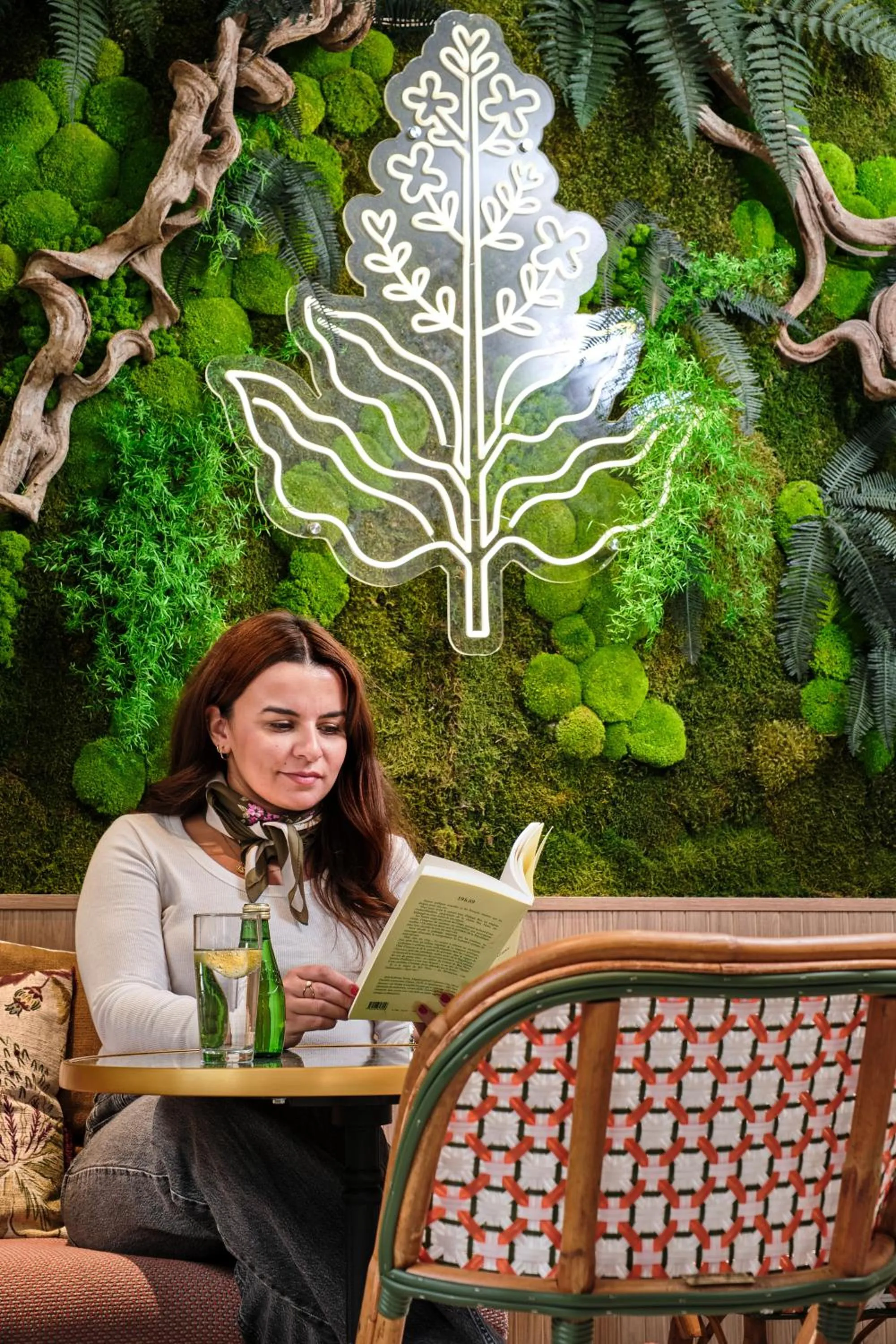 Lounge or bar in Posy Hotel by Happyculture