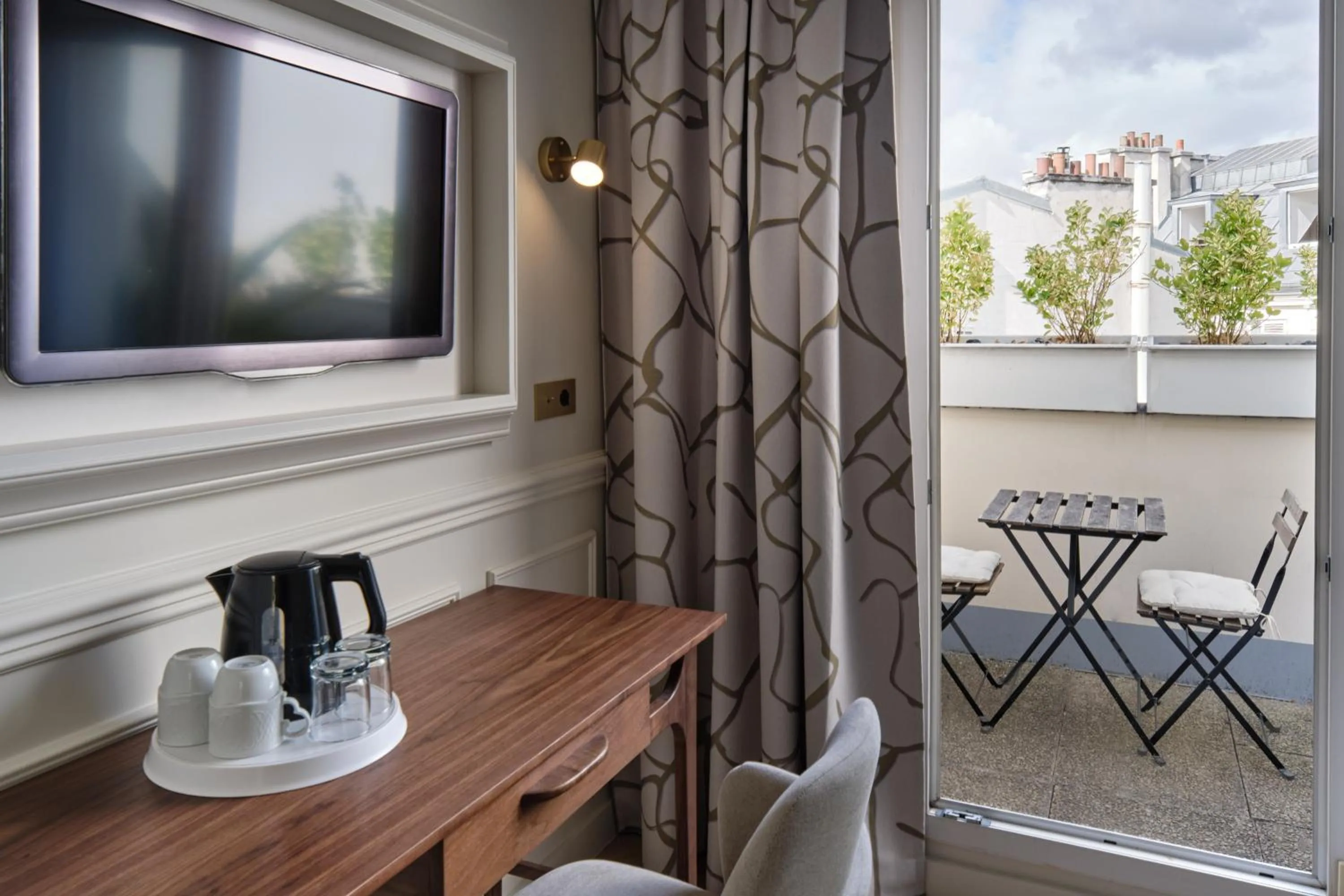 Photo of the whole room in Posy Hotel by Happyculture