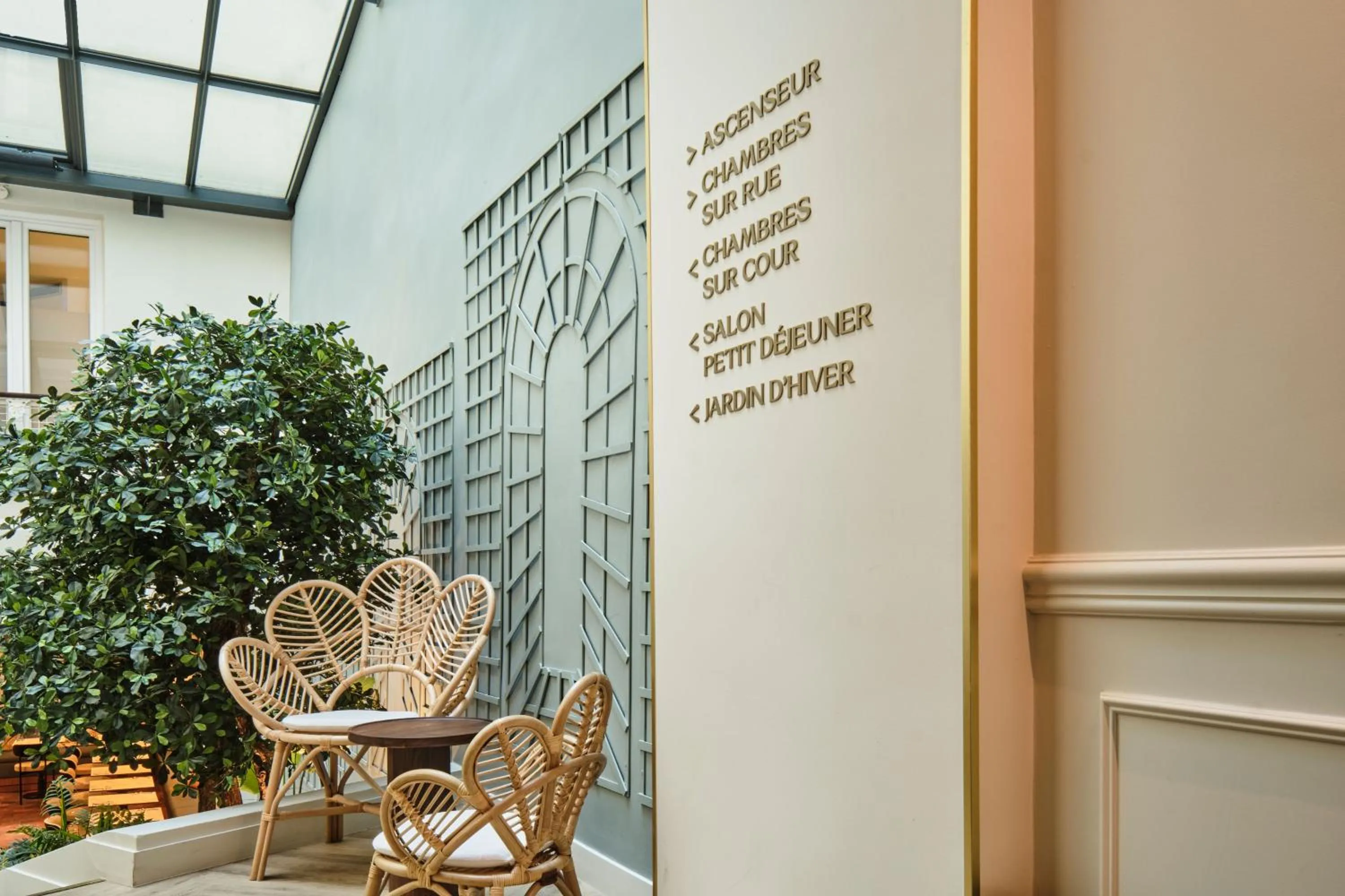 Lobby or reception in Posy Hotel by Happyculture