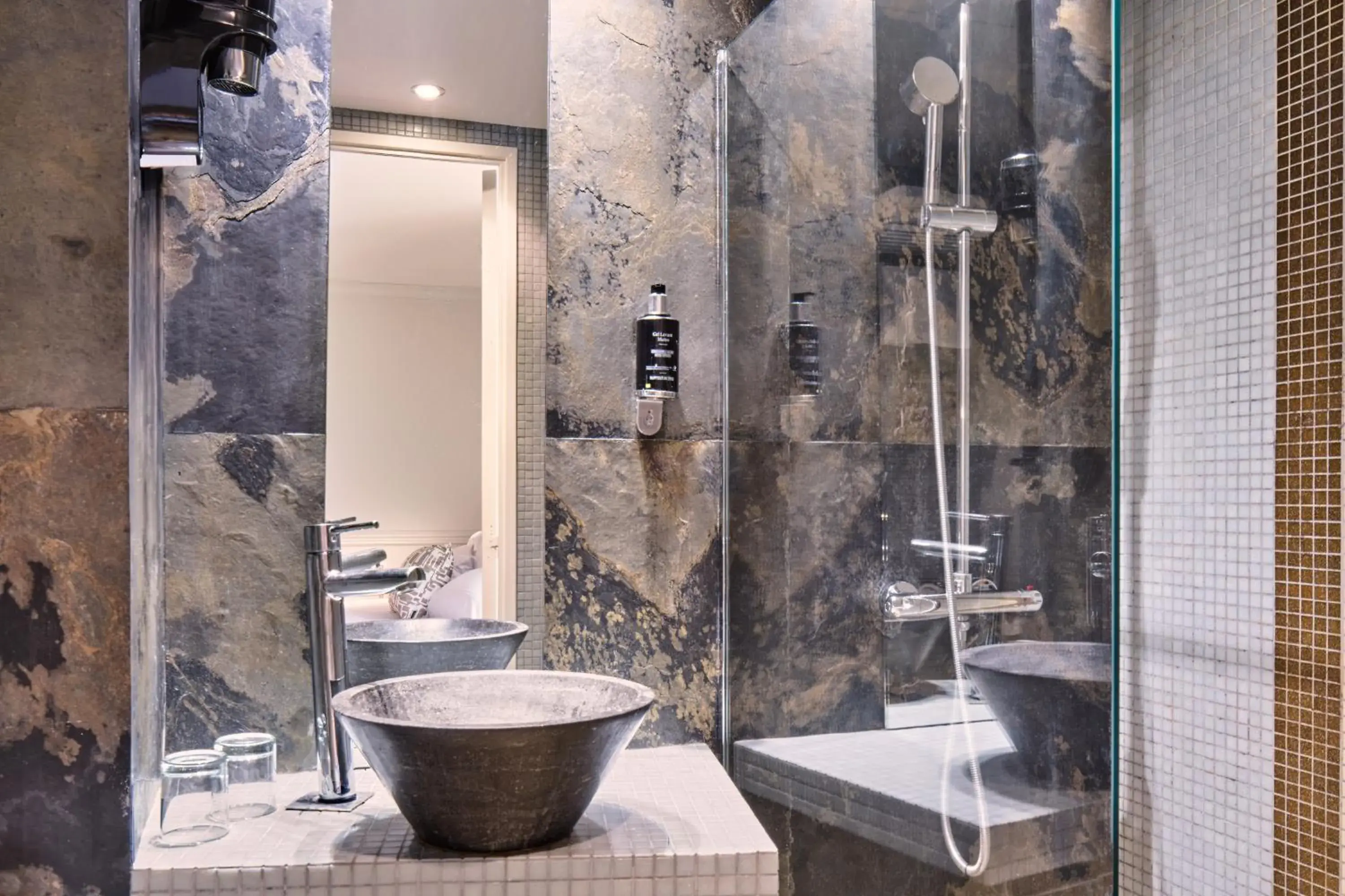 Classic Double Room with Balcony in Posy Hotel by Happyculture Classic Double Room with Balcony in Posy Hotel by Happyculture