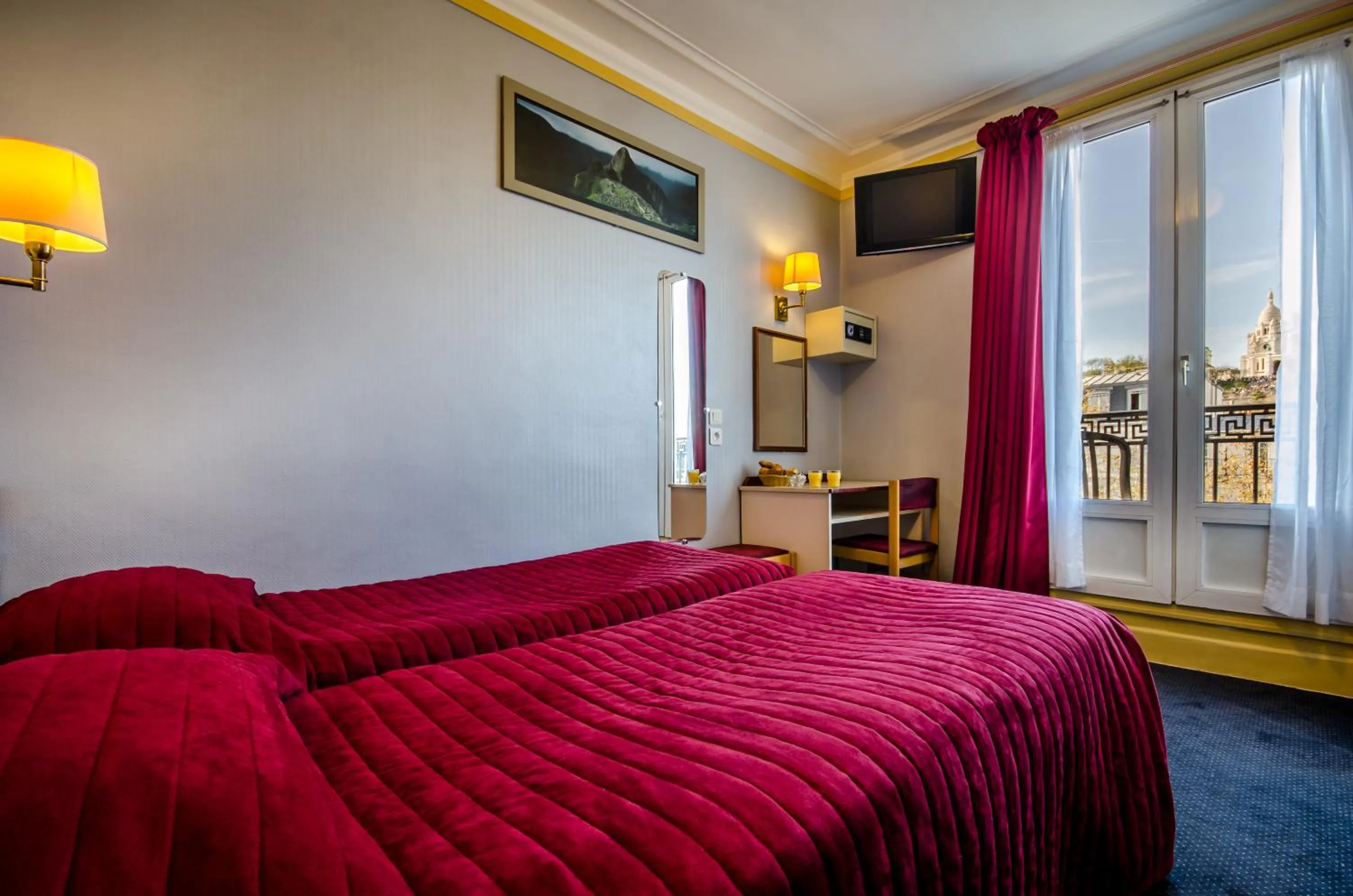 Photo of the whole room, Bed in Avenir Hotel Montmartre