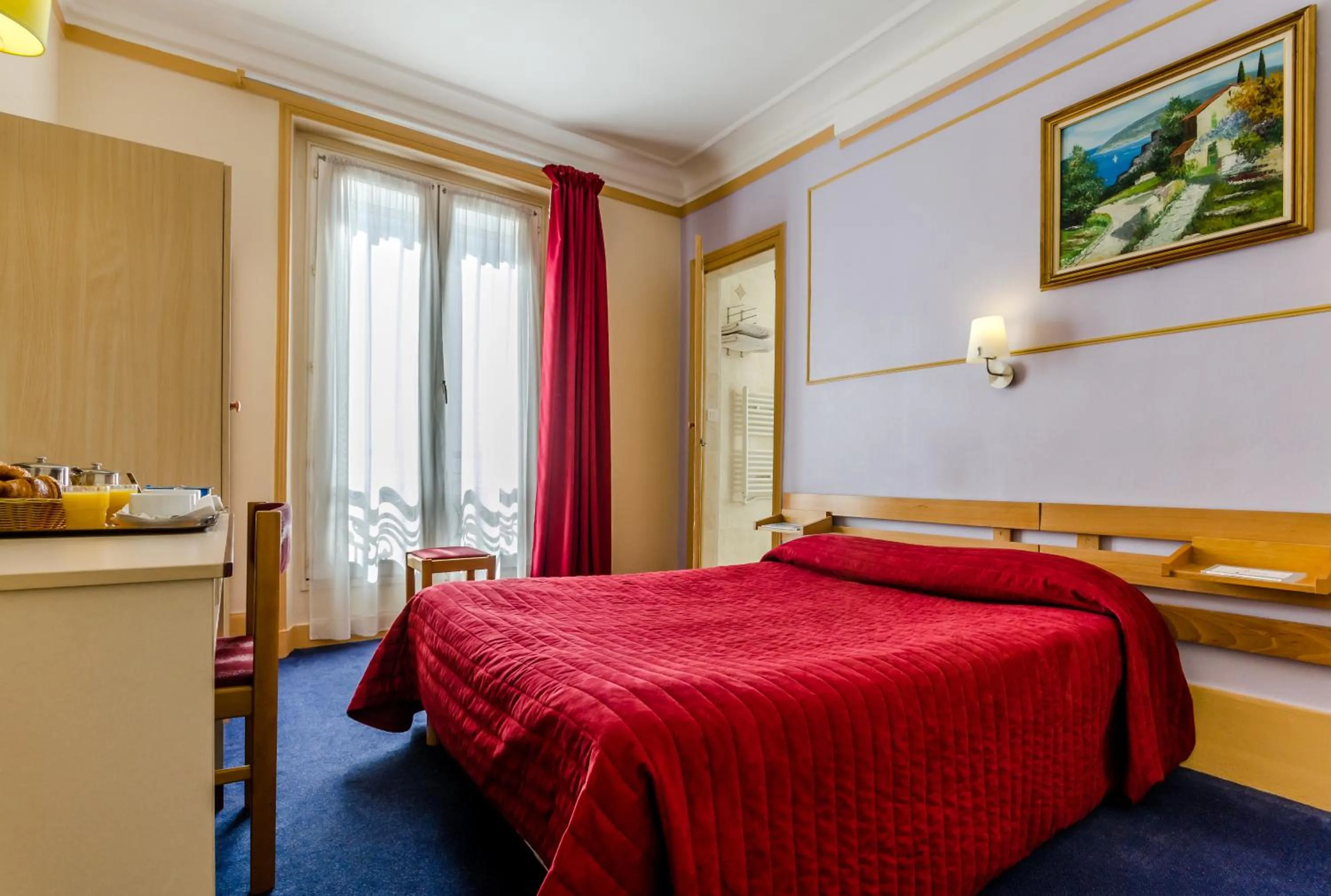 Photo of the whole room, Bed in Avenir Hotel Montmartre