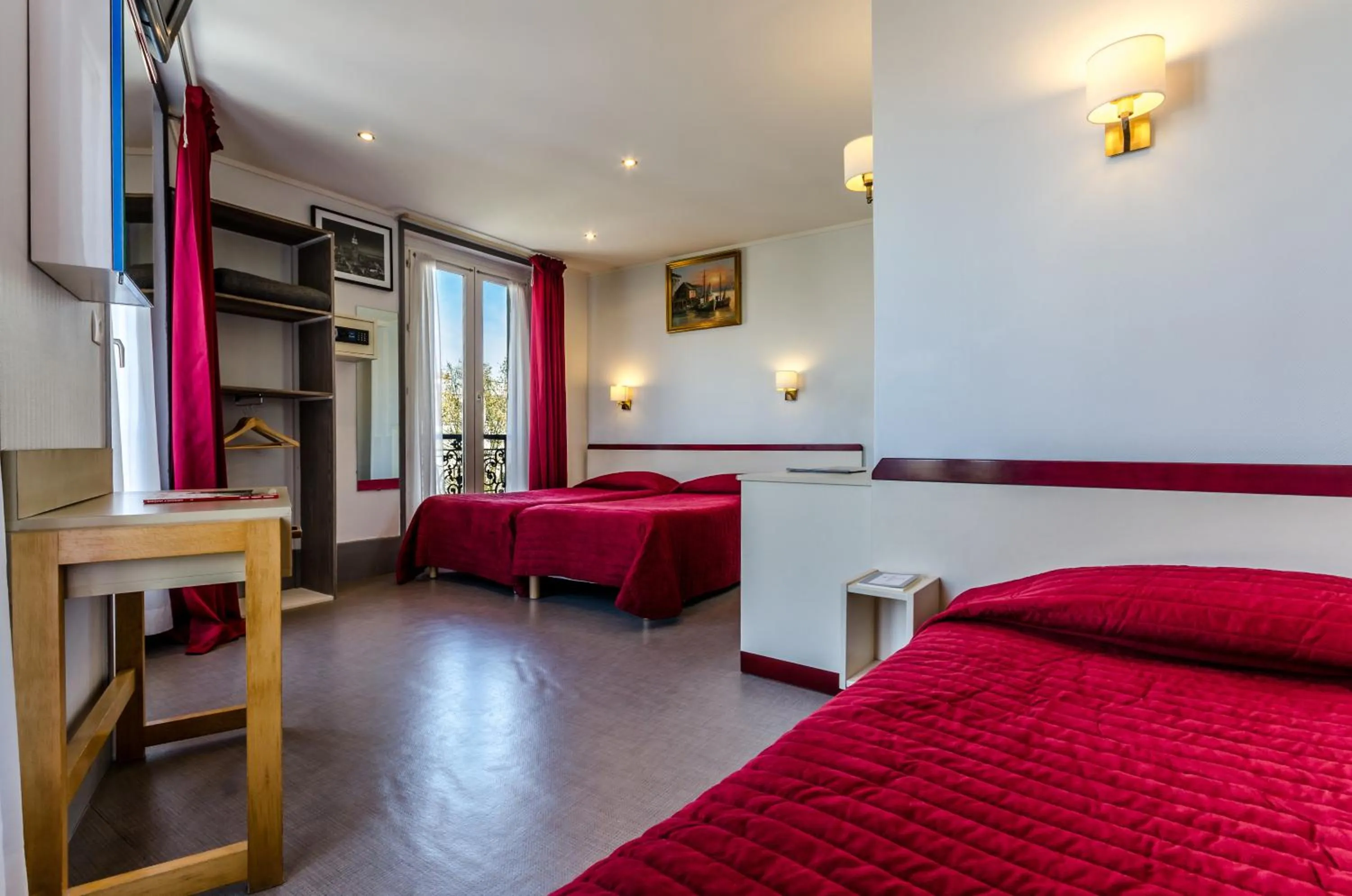Photo of the whole room, Bed in Avenir Hotel Montmartre