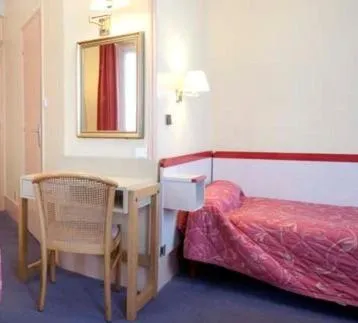 Bed in Avenir Hotel Montmartre