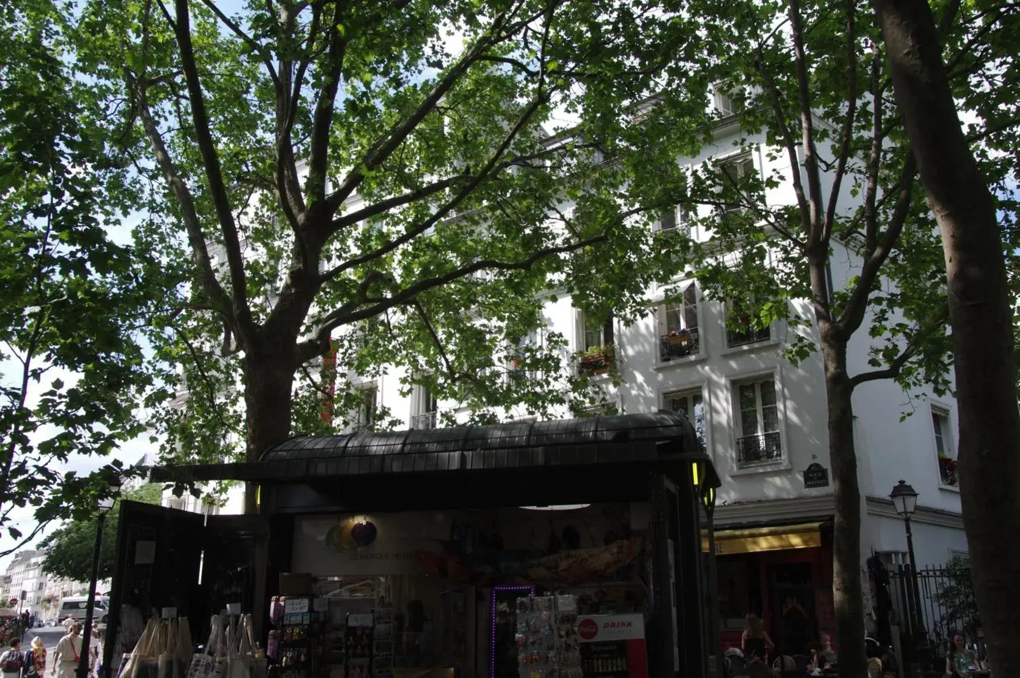 Property building in Hôtel Regyn's Montmartre Property building in Hôtel Regyn's Montmartre