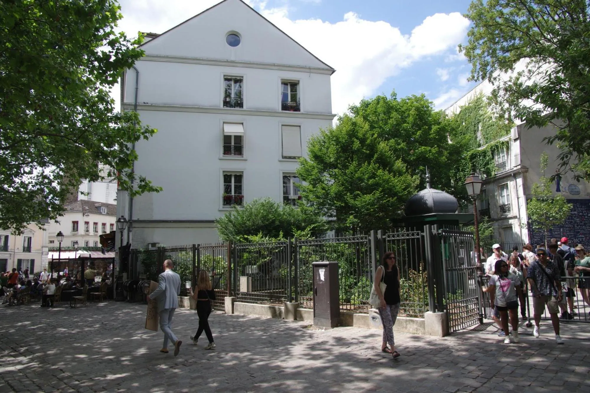 Neighbourhood in Hôtel Regyn's Montmartre