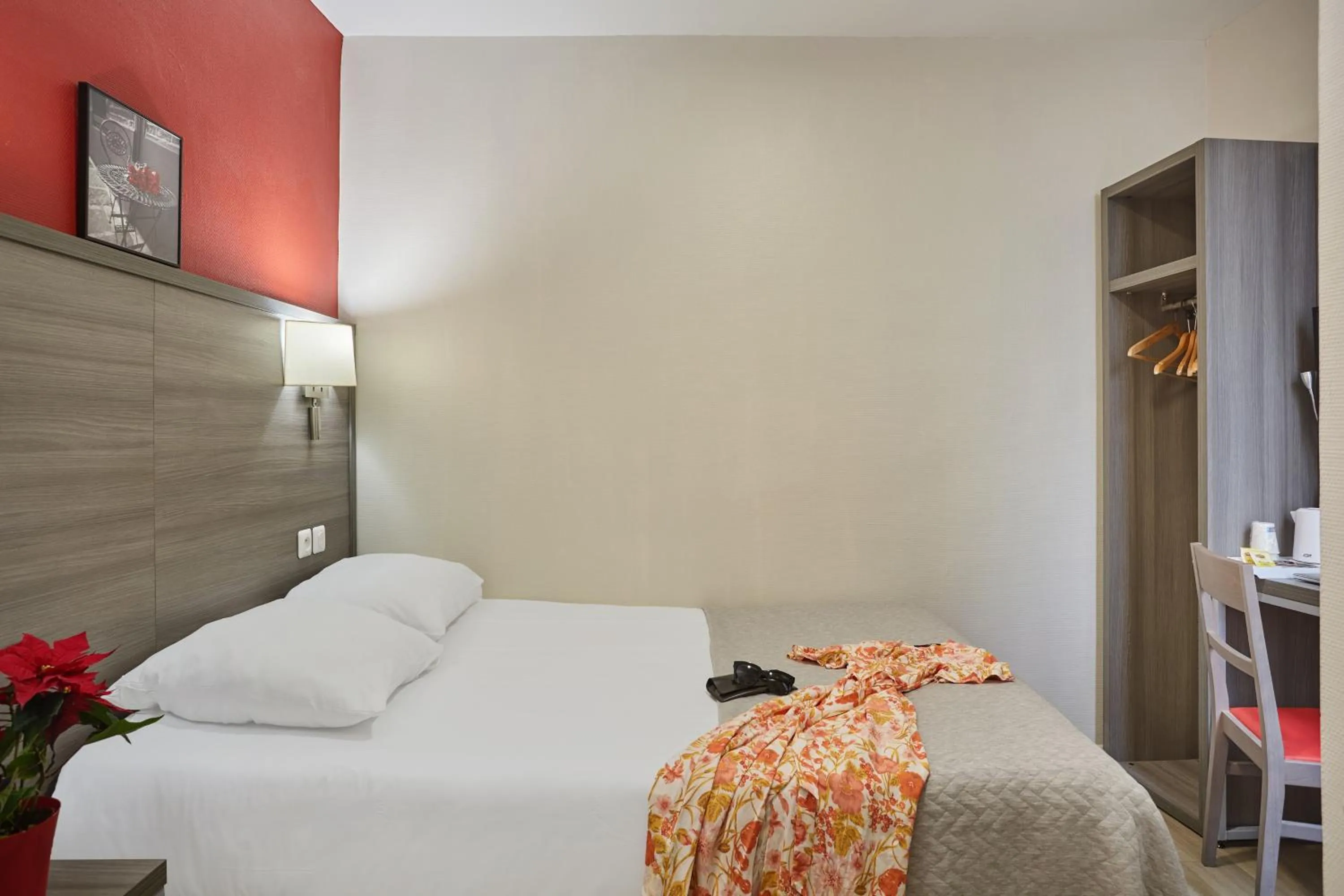 Photo of the whole room, Bed in Huni Hôtel