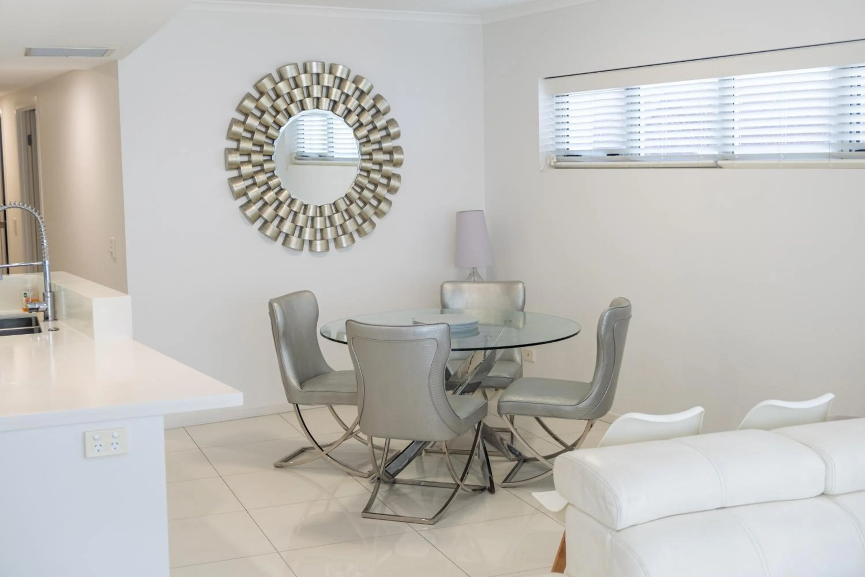Dining area in Kings Edge Holiday Apartments