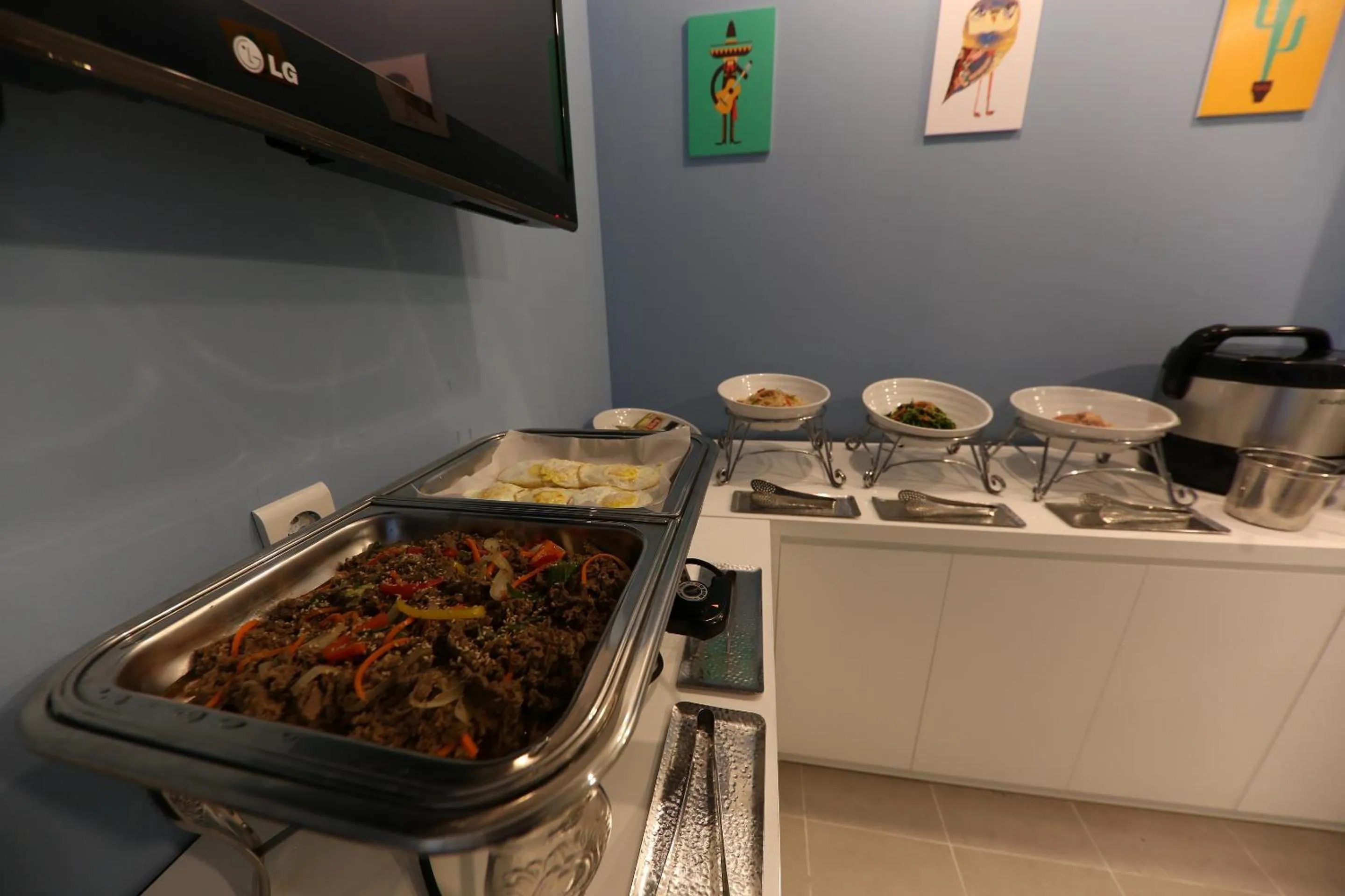 Breakfast in hotel box