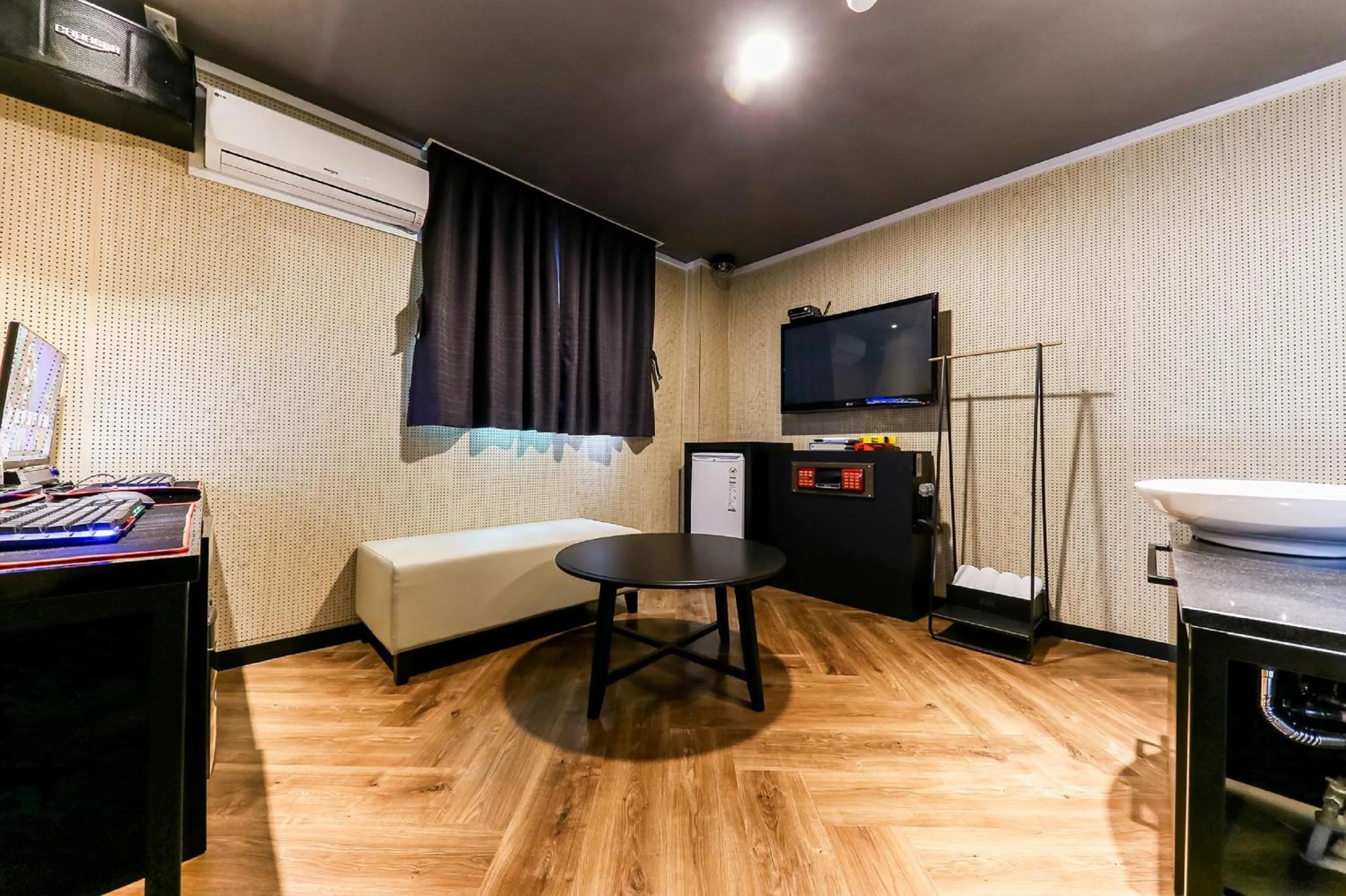 TV/Entertainment Center in hotel box