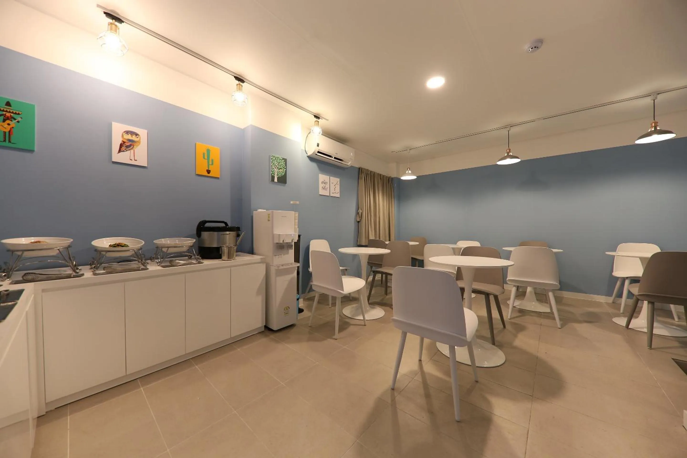 Restaurant/Places to Eat in hotel box