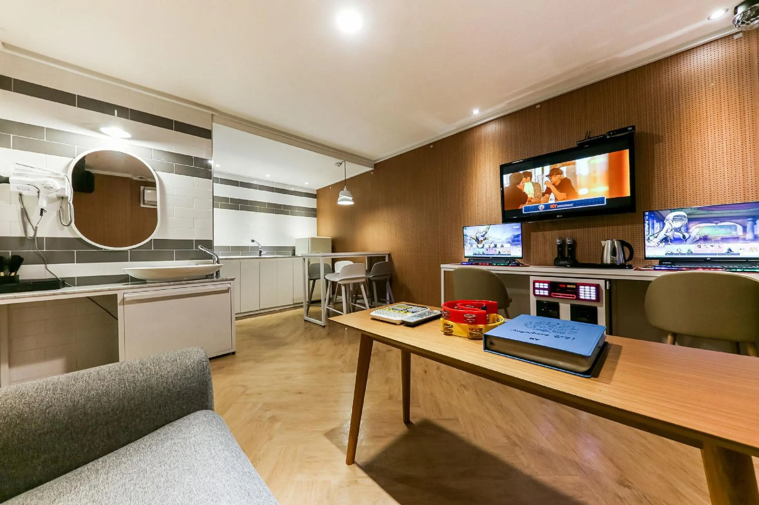 Kitchen/Kitchenette in hotel box