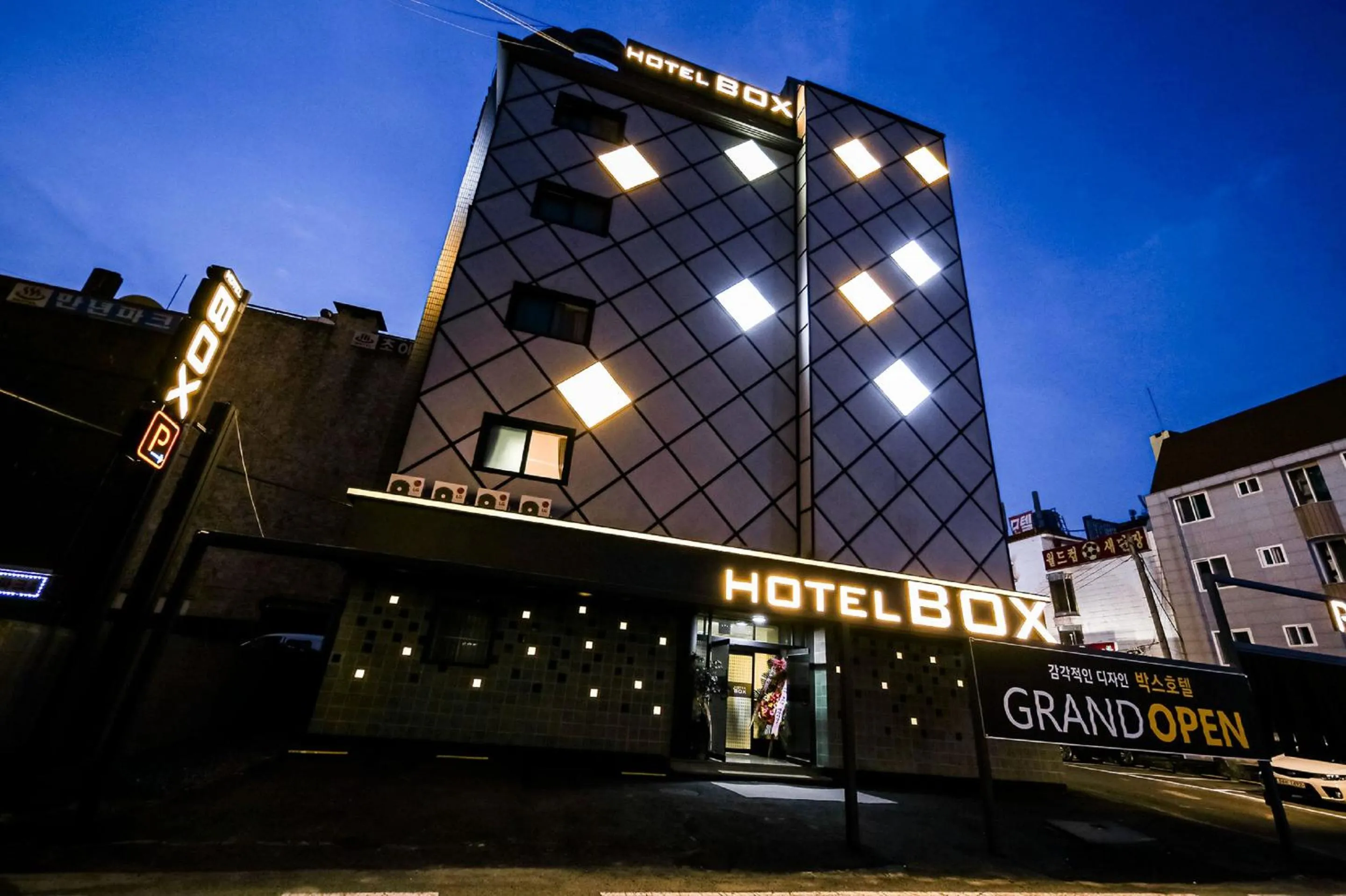 Property Building in hotel box