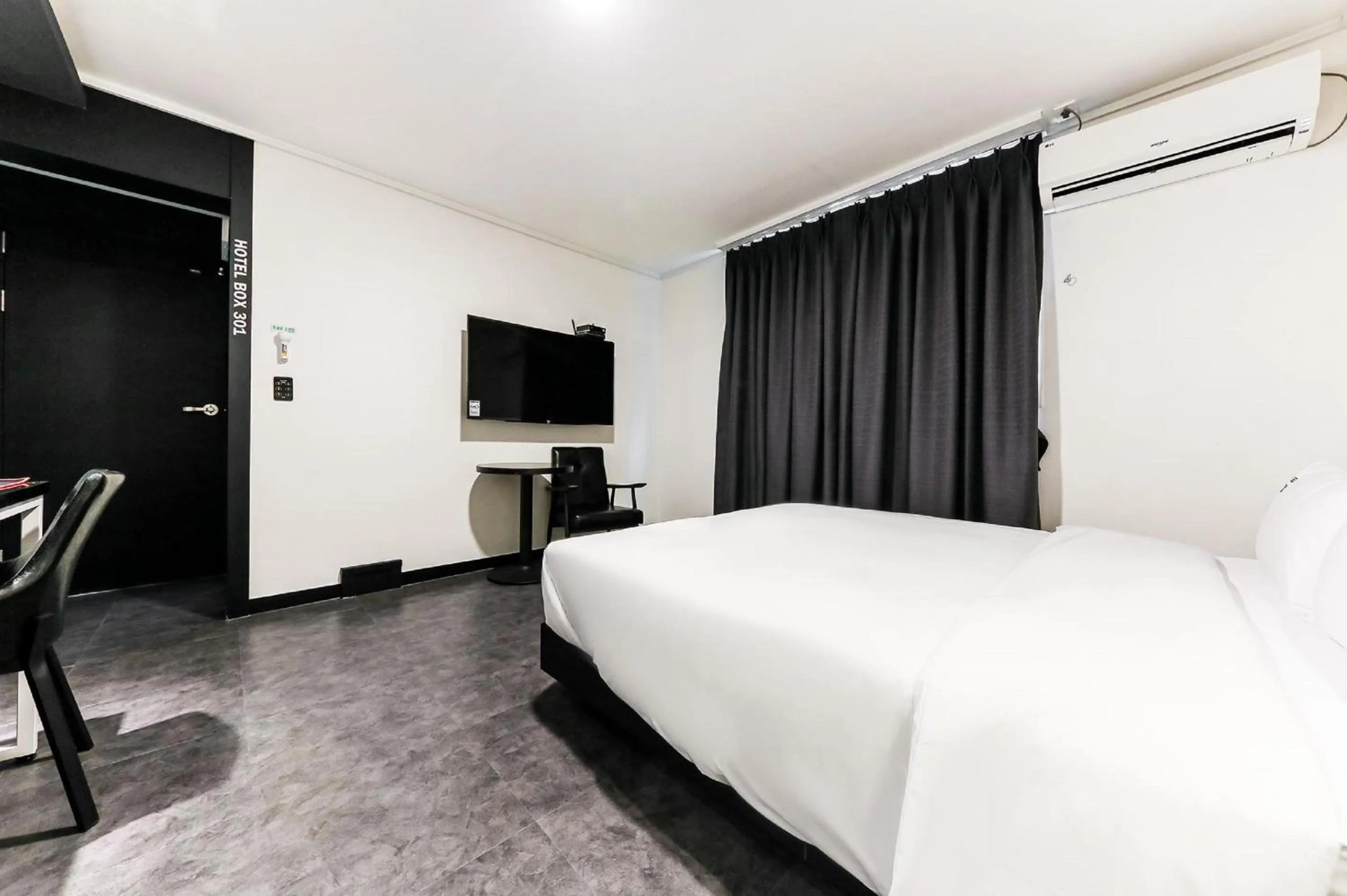 TV/Entertainment Center in hotel box