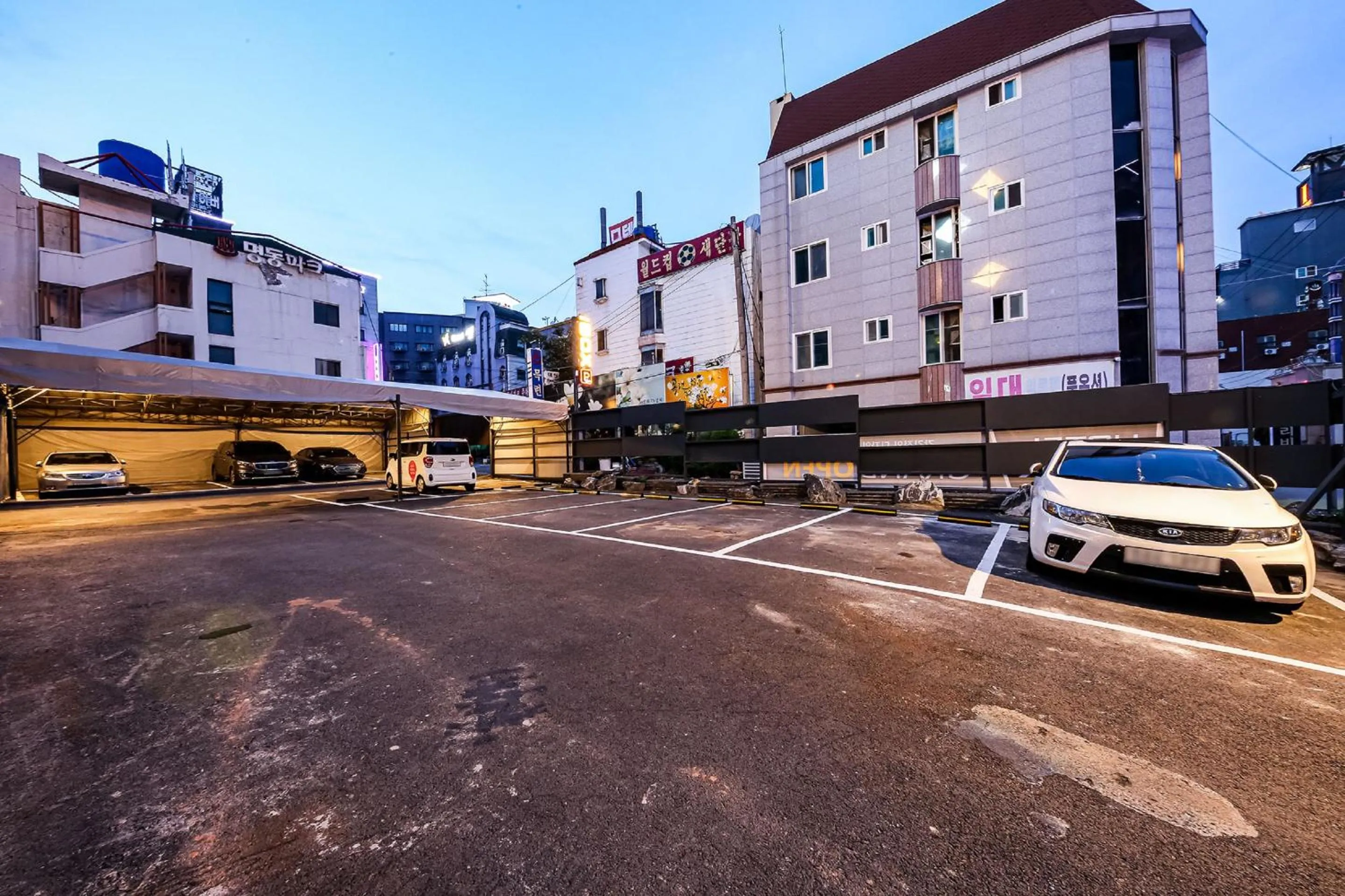 Property Building in hotel box