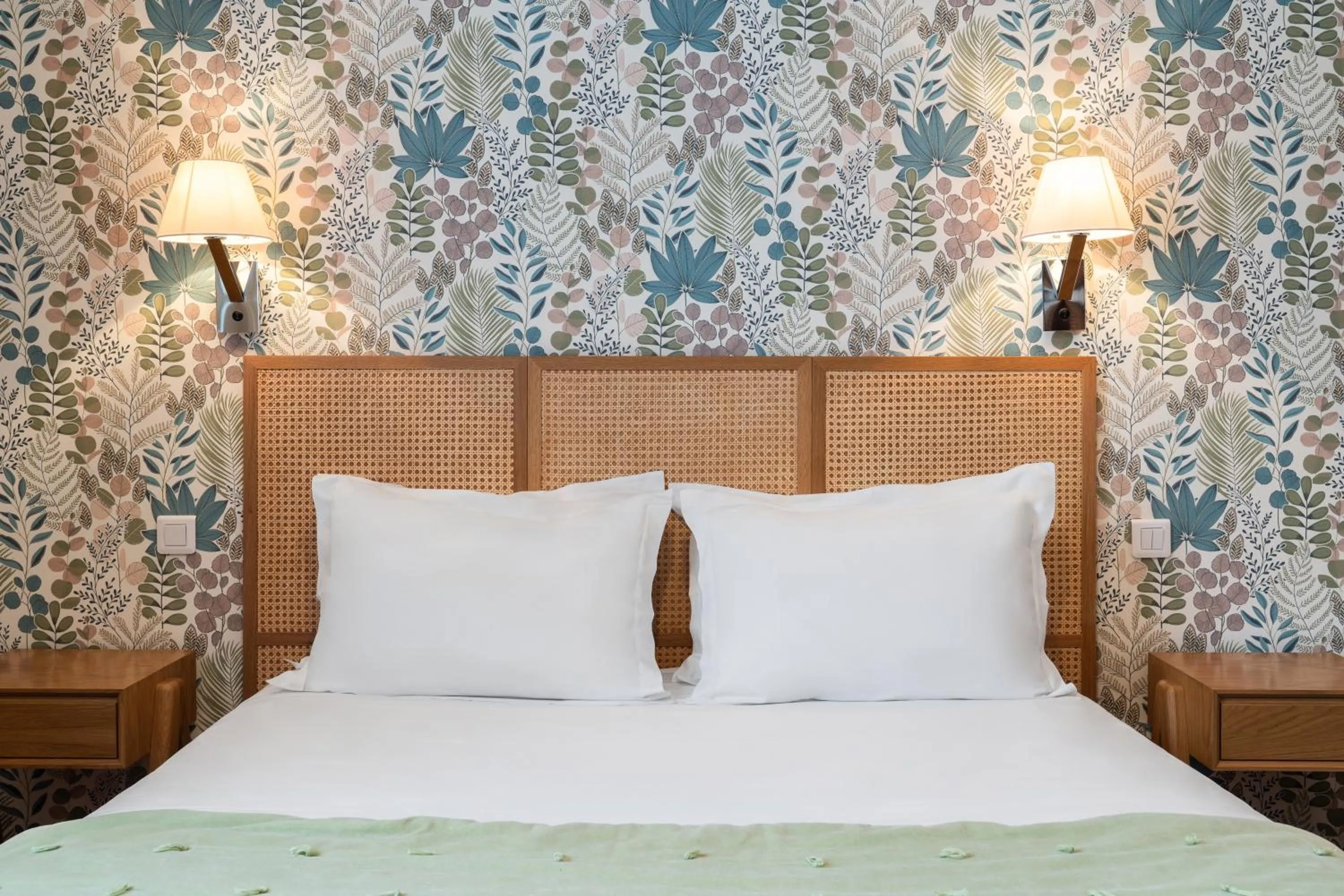 Bedroom, Bed in The Originals Boutique, Hôtel Normandie, Auxerre