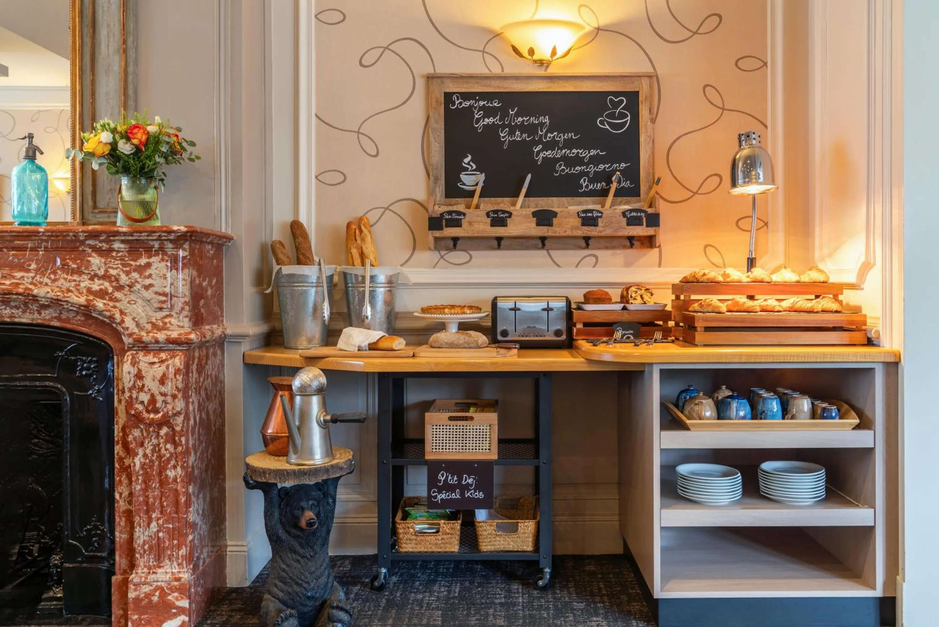 Breakfast in The Originals Boutique, Hôtel Normandie, Auxerre