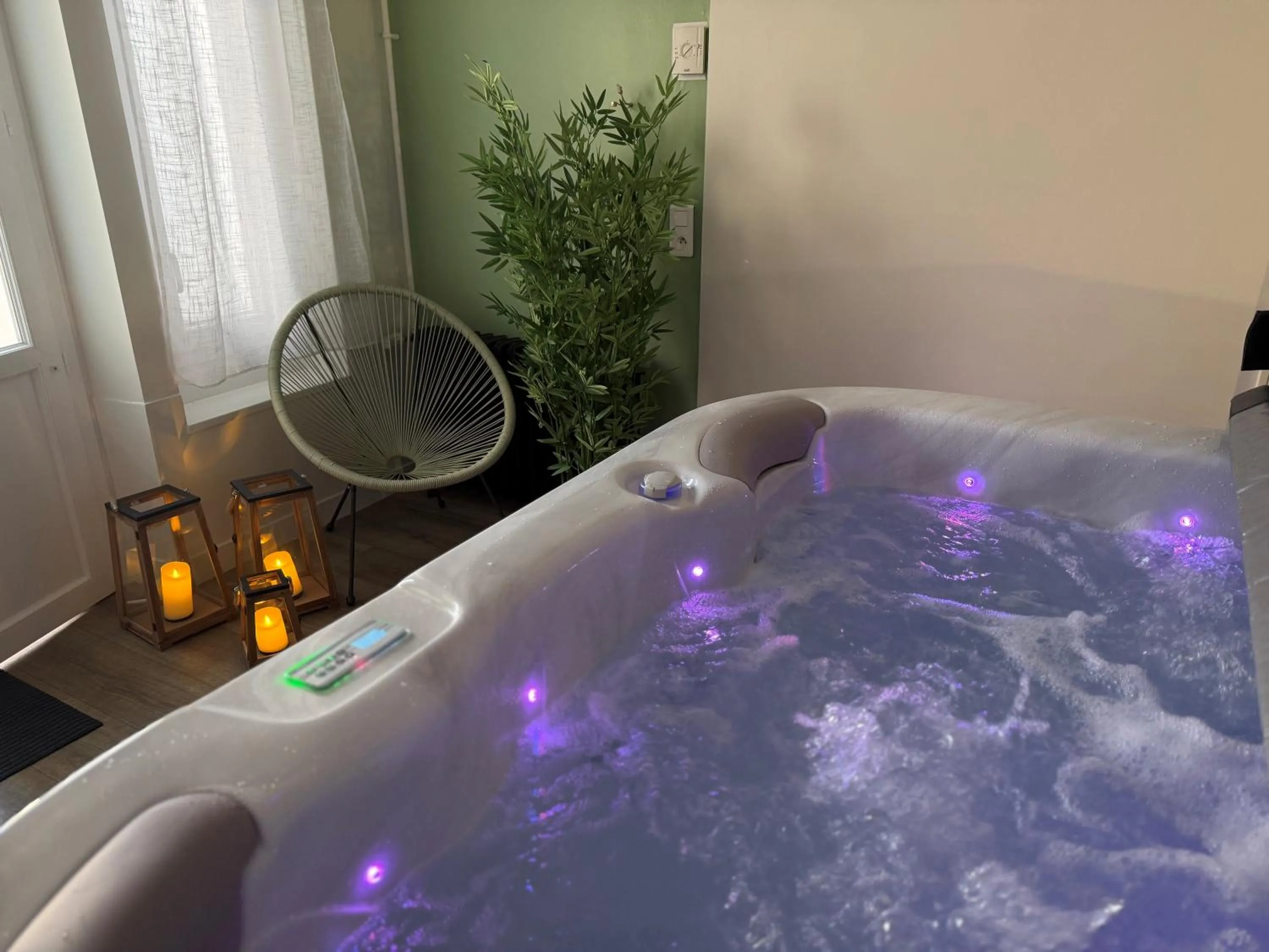 Spa and wellness centre/facilities in The Originals Boutique, Hôtel Normandie, Auxerre