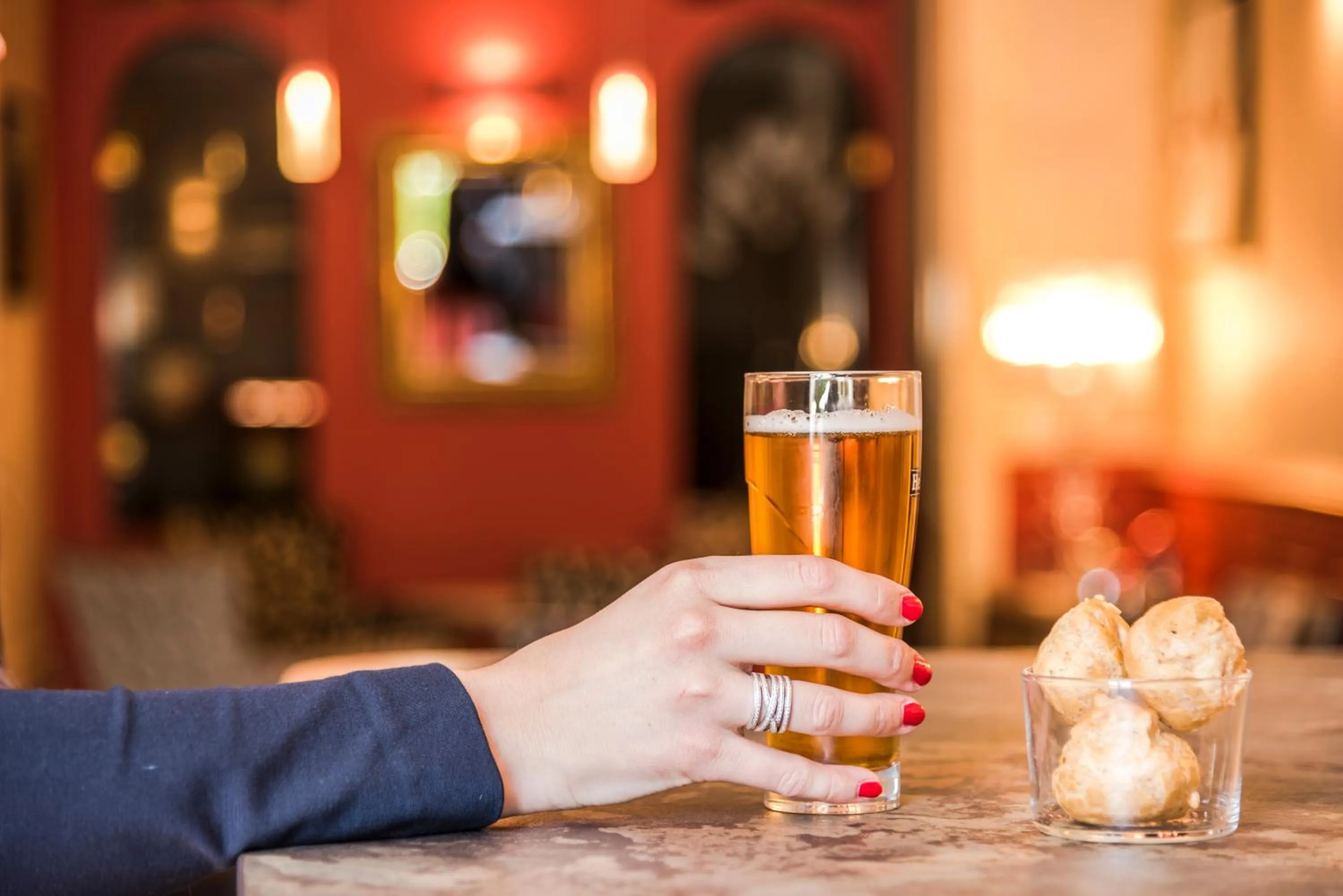 Staff in The Originals Boutique, Hôtel Normandie, Auxerre