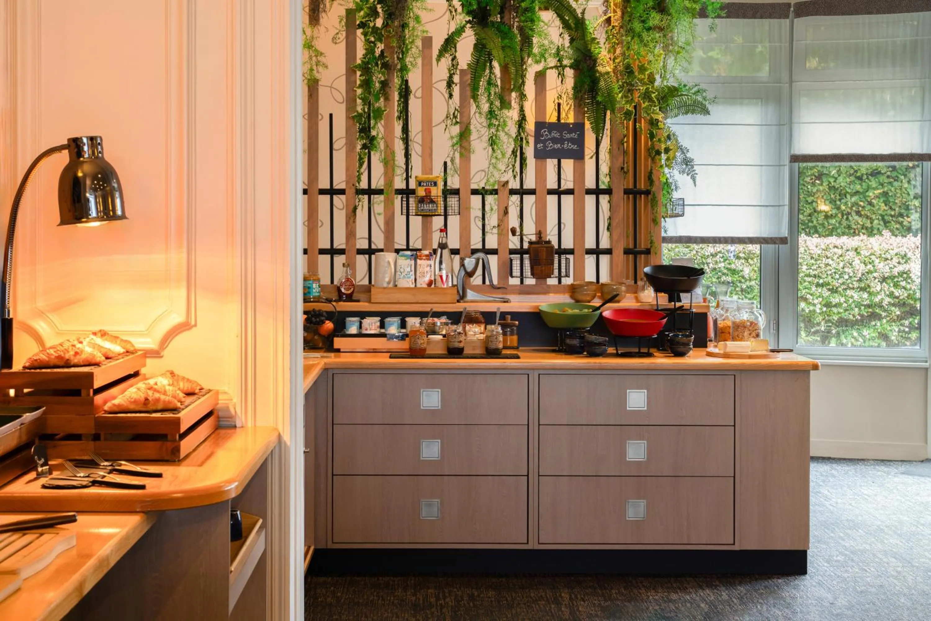 Breakfast in The Originals Boutique, Hôtel Normandie, Auxerre