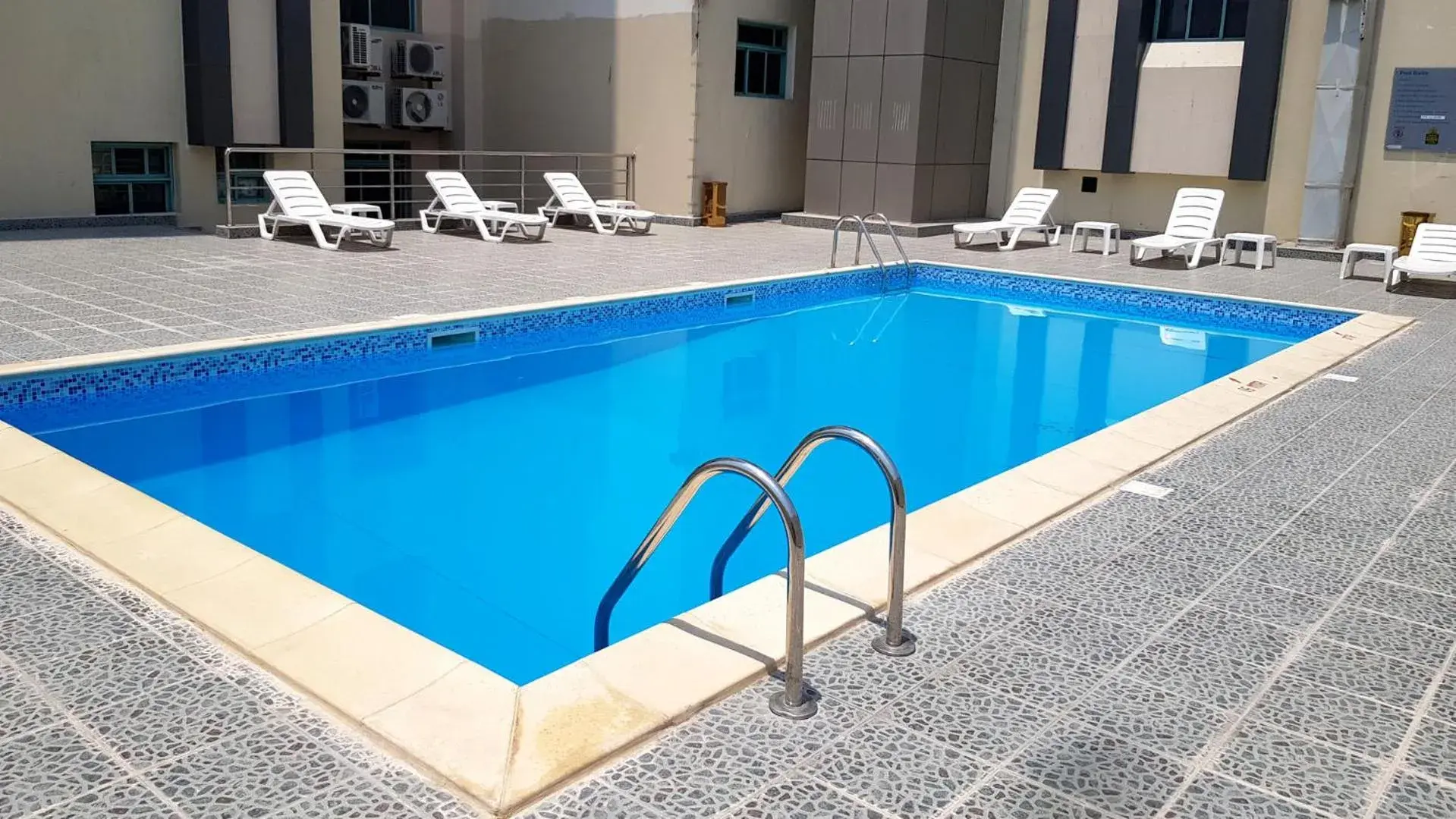 Swimming pool in Al Muntazah Plaza Hotel Swimming pool in Al Muntazah Plaza Hotel