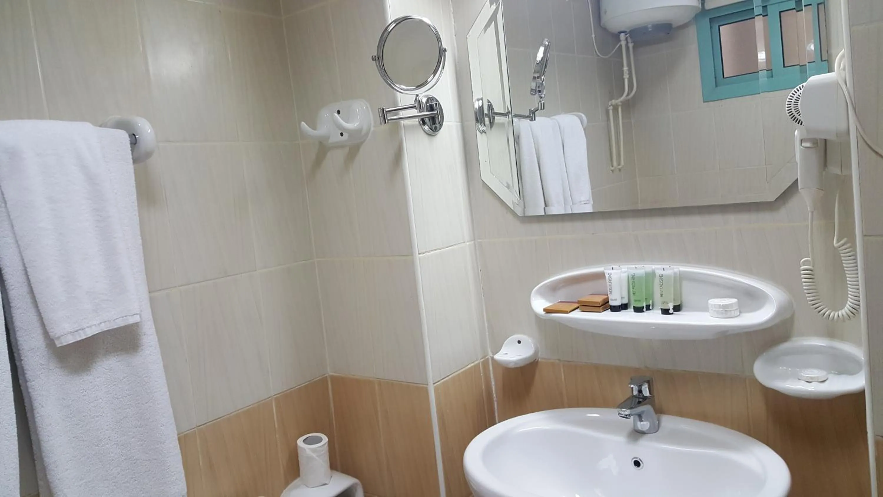 Toilet in Al Muntazah Plaza Hotel