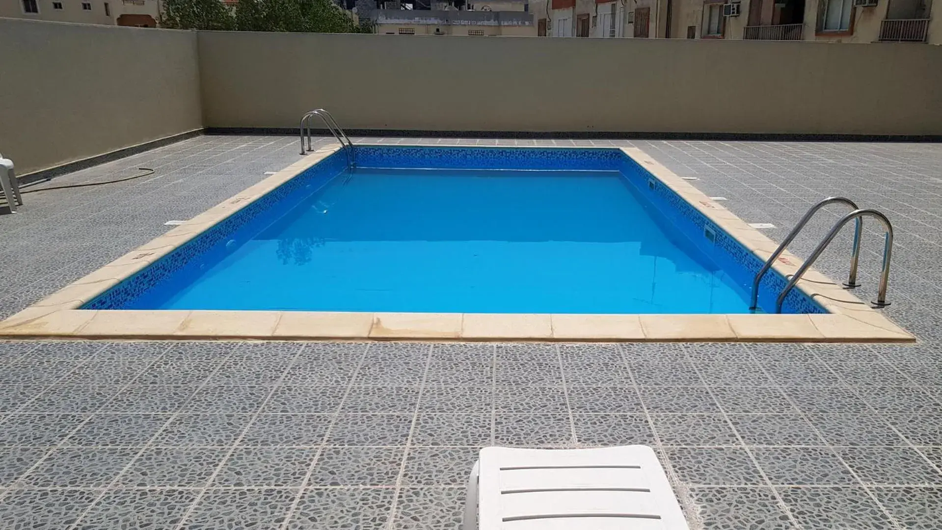 Swimming pool in Al Muntazah Plaza Hotel Swimming pool in Al Muntazah Plaza Hotel