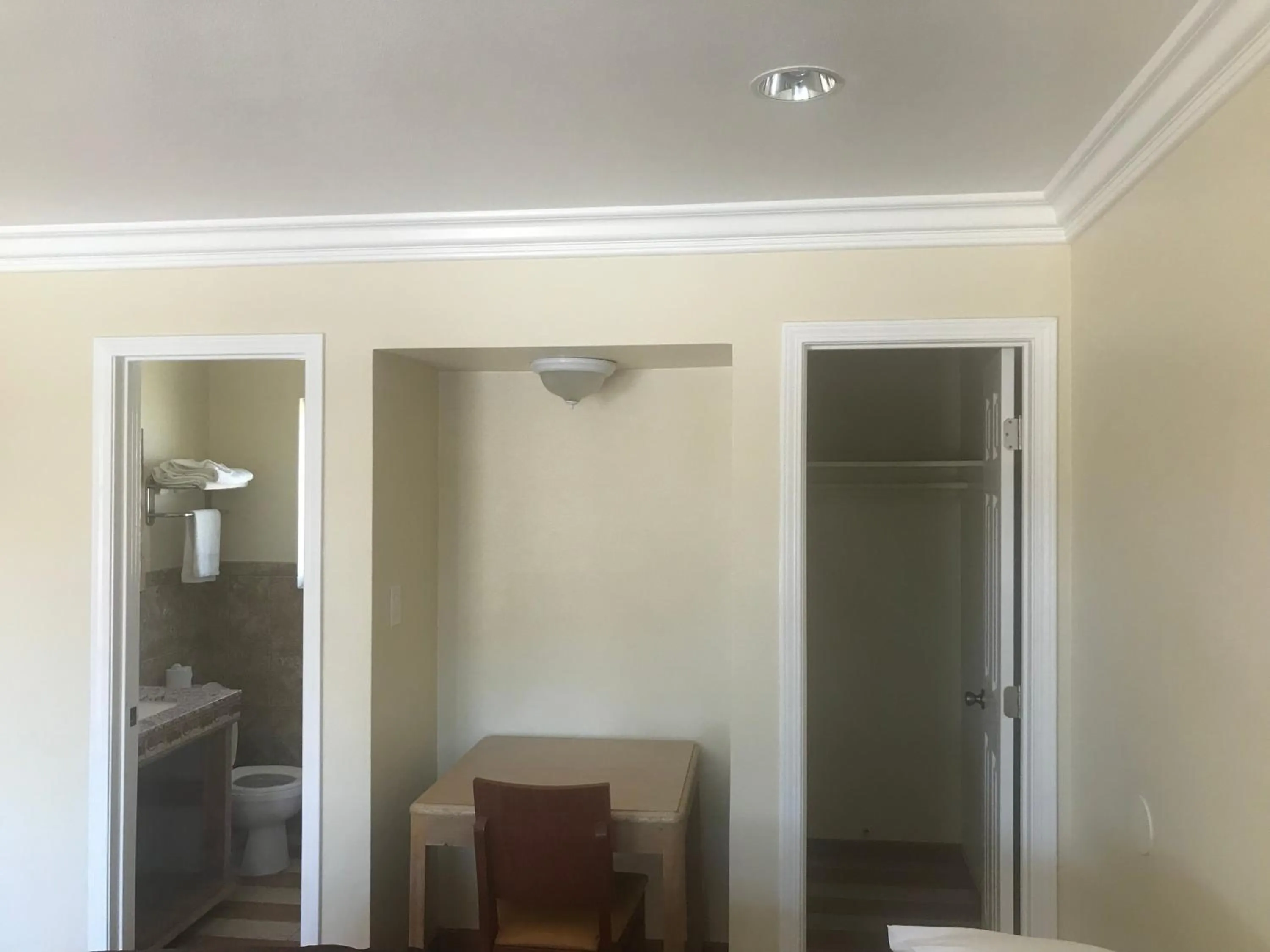 TV and multimedia in All 8 Motel