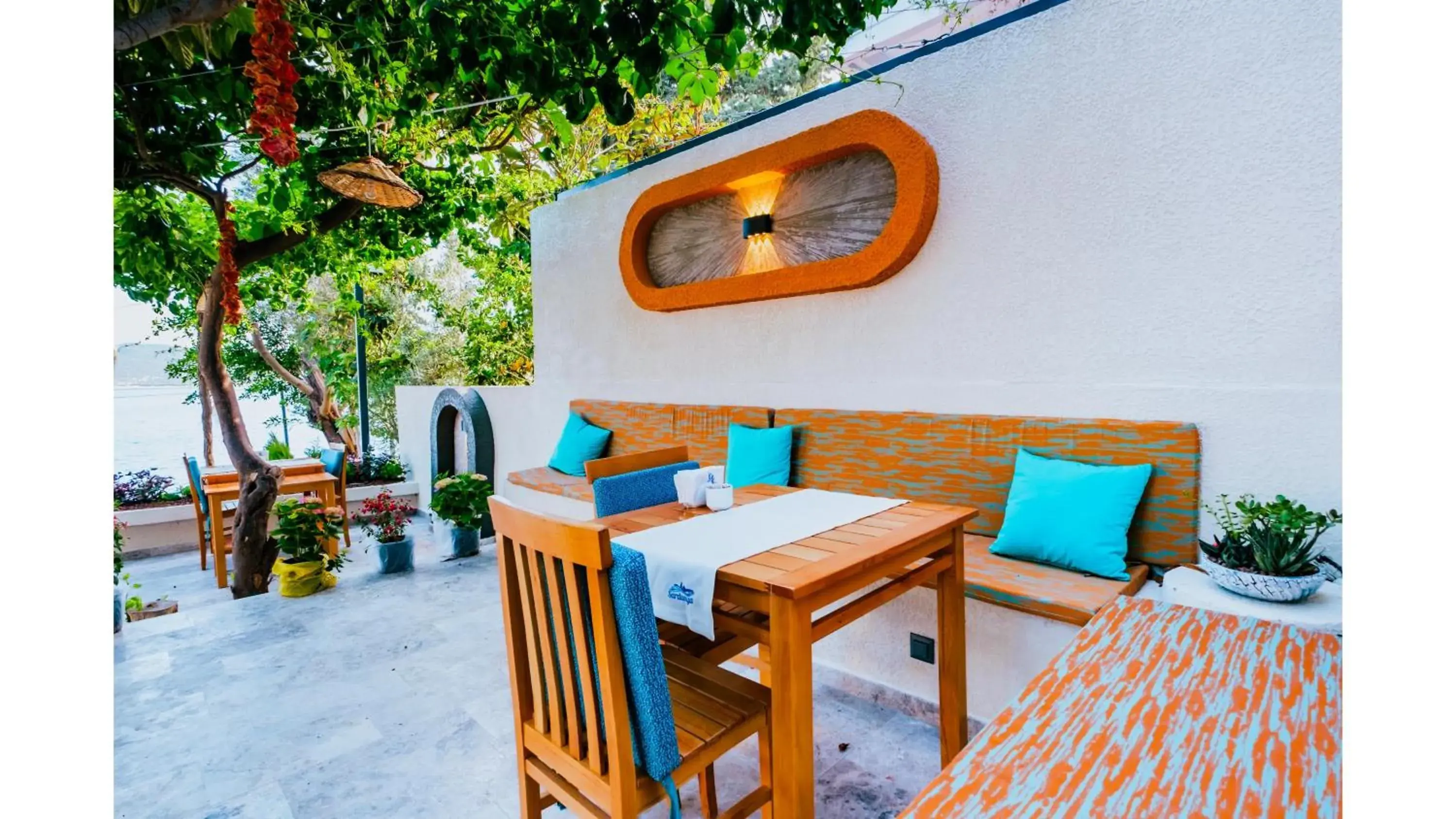 Restaurant/places to eat in Sardunya Otel ARKA BİNA Restaurant/places to eat in Sardunya Otel ARKA BİNA